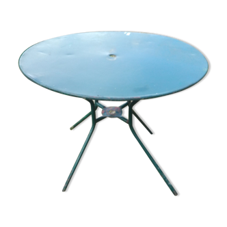 Old-house bistro table in wring iron