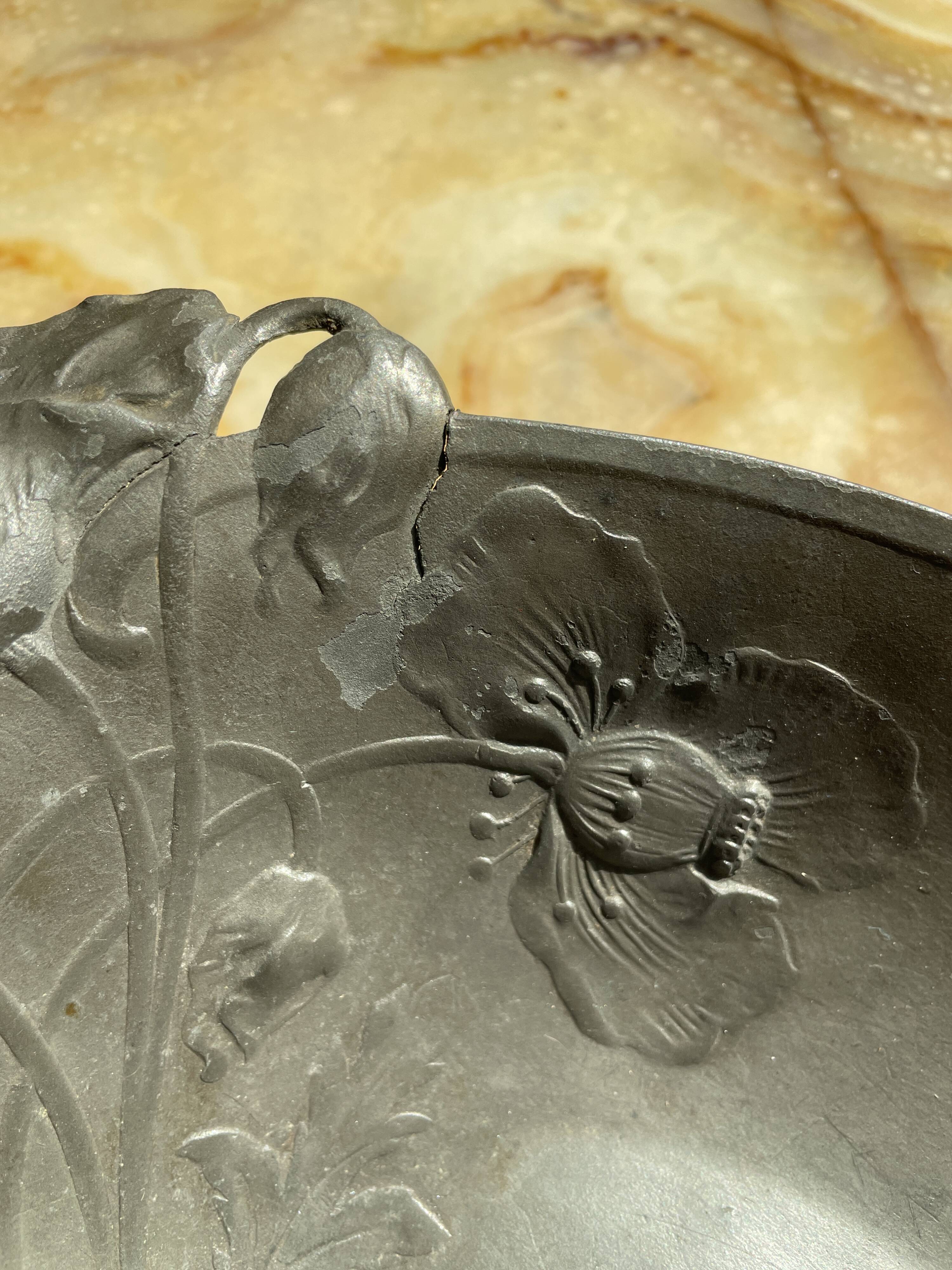 Art Nouveau dish with poppy motifs in pewter