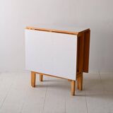 Retro extendable formica table