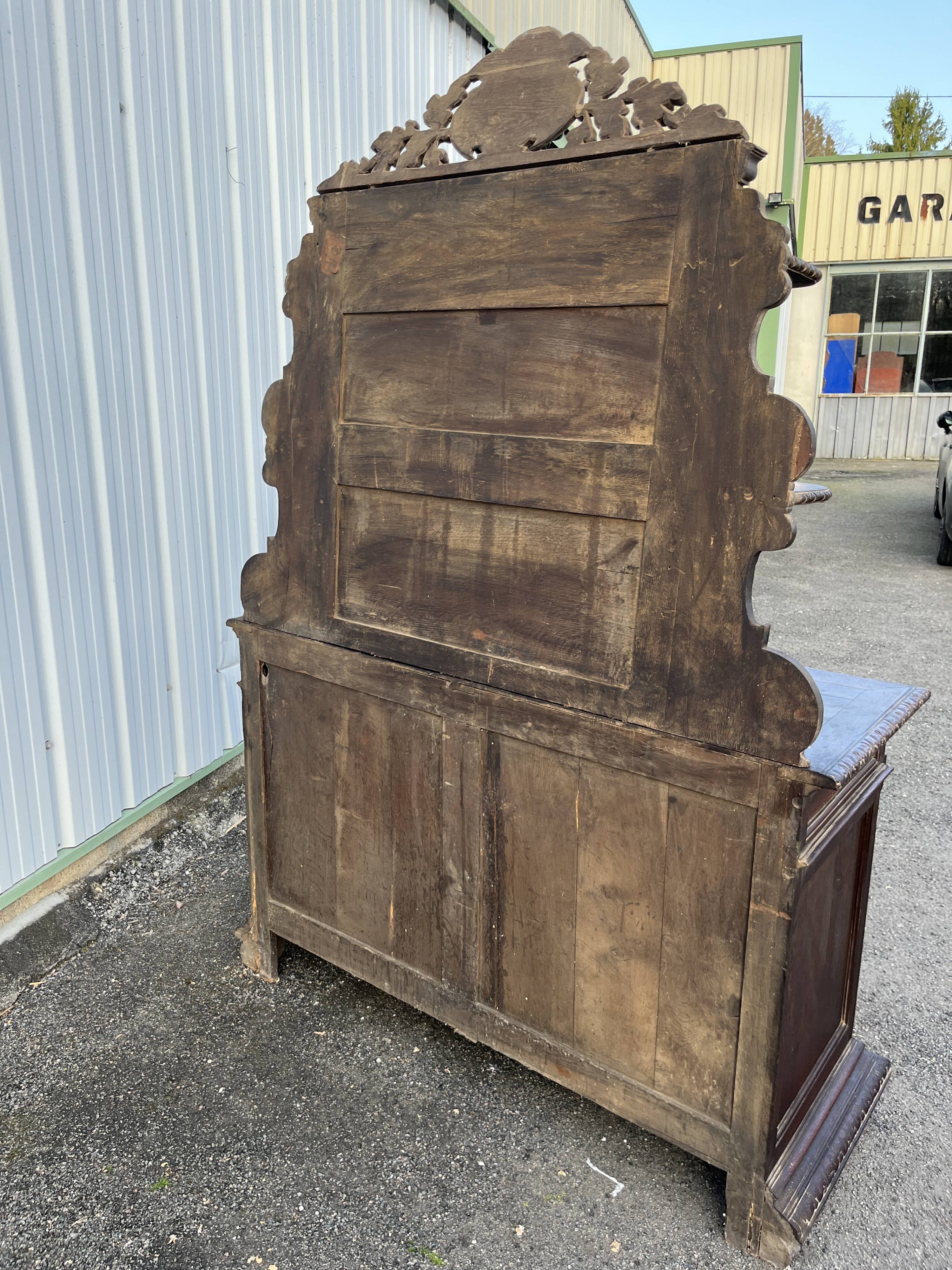 Monumental hunting buffet in carved oak