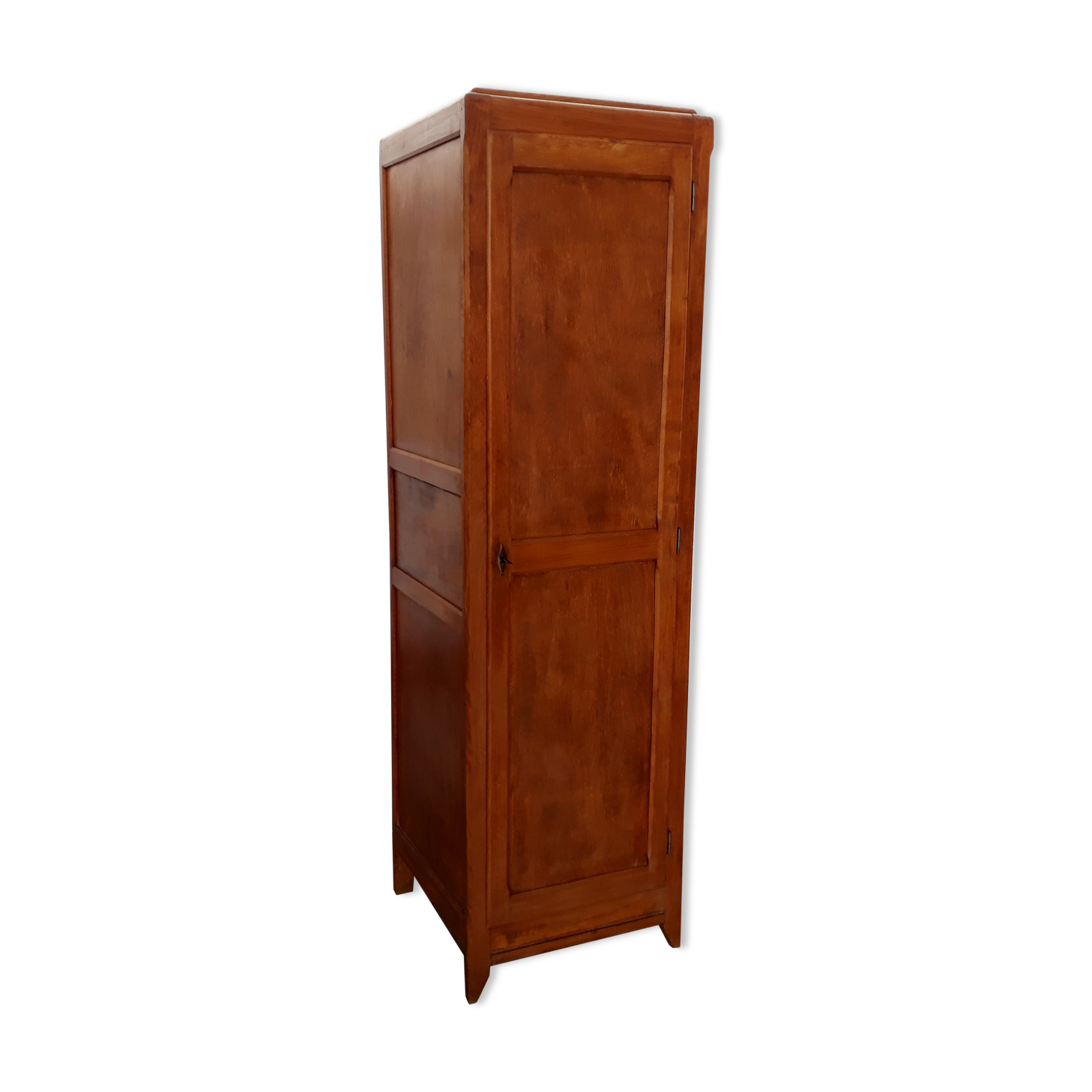 Armoire parisienne vestiaire vintage
