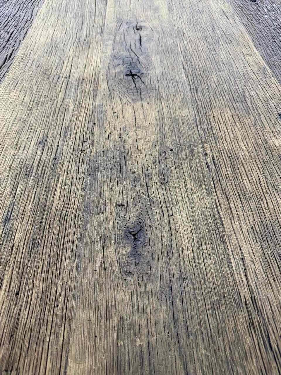 Solid oak table in Provençal style