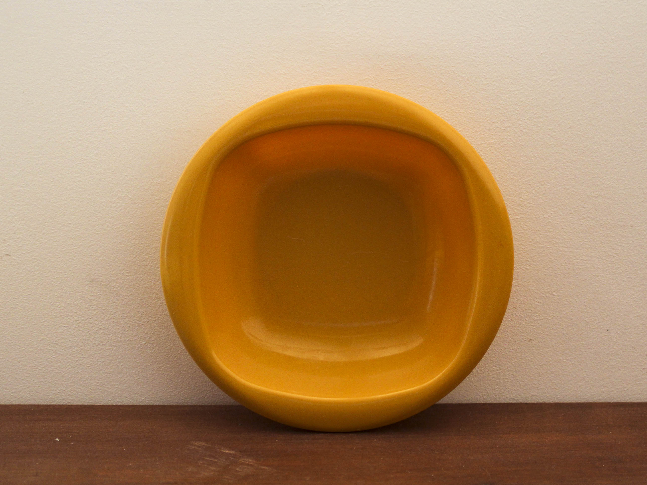 Service of vintage orange plastic plates 70s