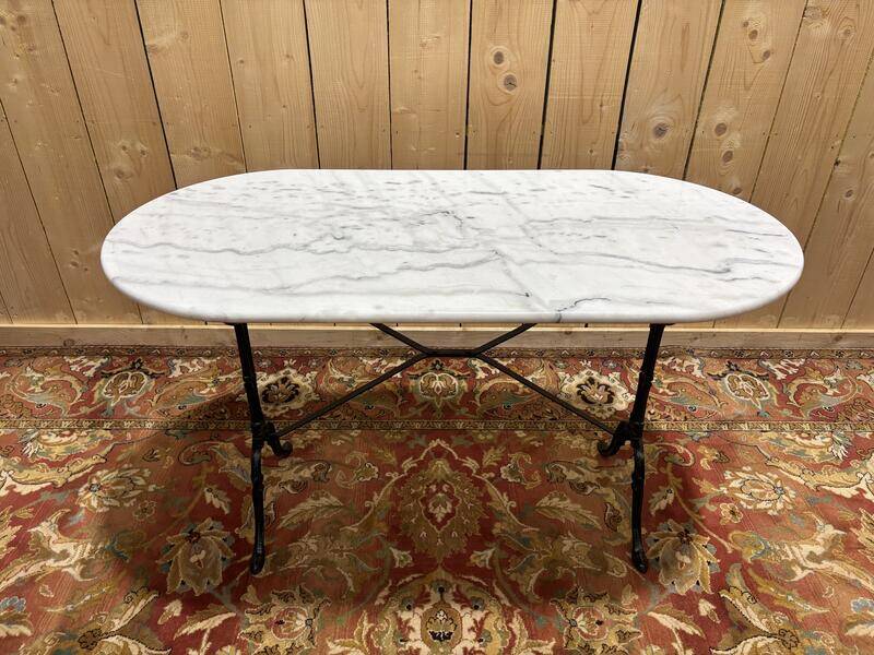 Table bistrot avec plateau ovale en marbre