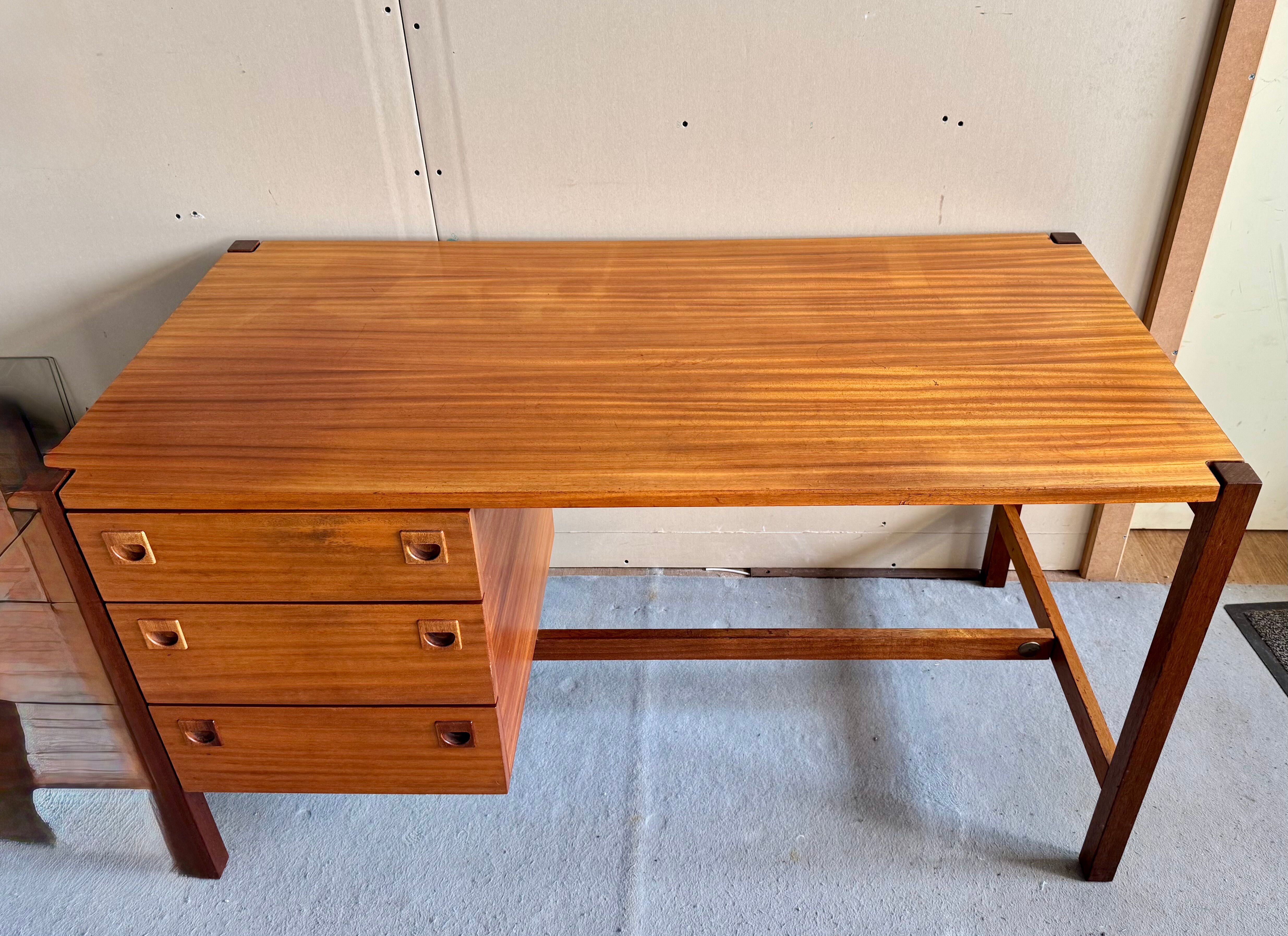Bureau André Monpoix en Teck année 1960