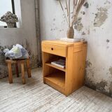 Chevet sélectionné par Charlotte Perriand pour Les Arcs