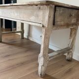 Table de campagne de caractère en bois blanc patiné