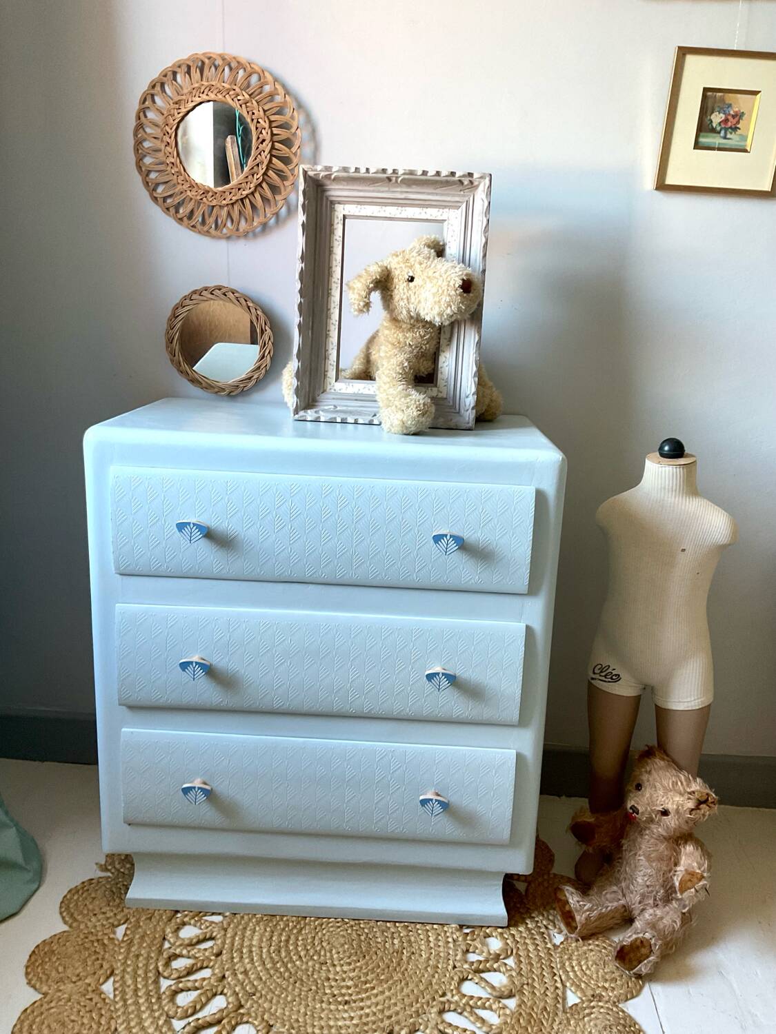 Vintage chest of drawers