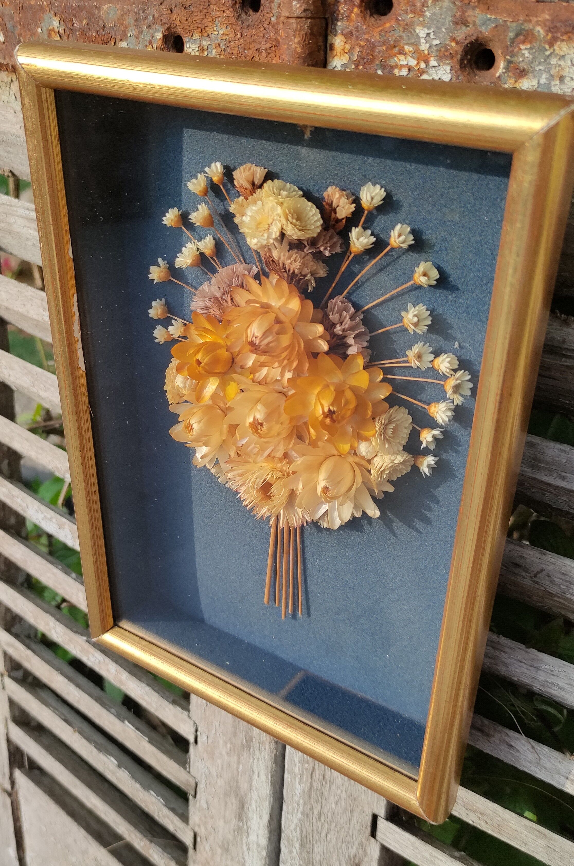 Showcase frame bouquet of dried flowers