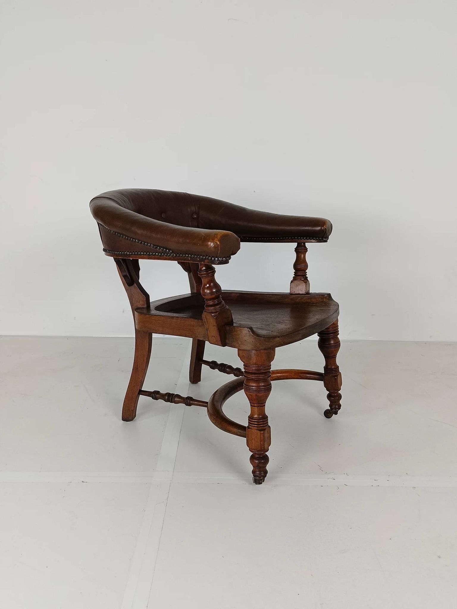 Chaise de bureau victorienne en acajou et cuir