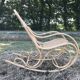 Rocking-chair en bois de cannage