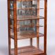 Vitrine Biedermeier tchèque en noyer et épicéa, années 1830