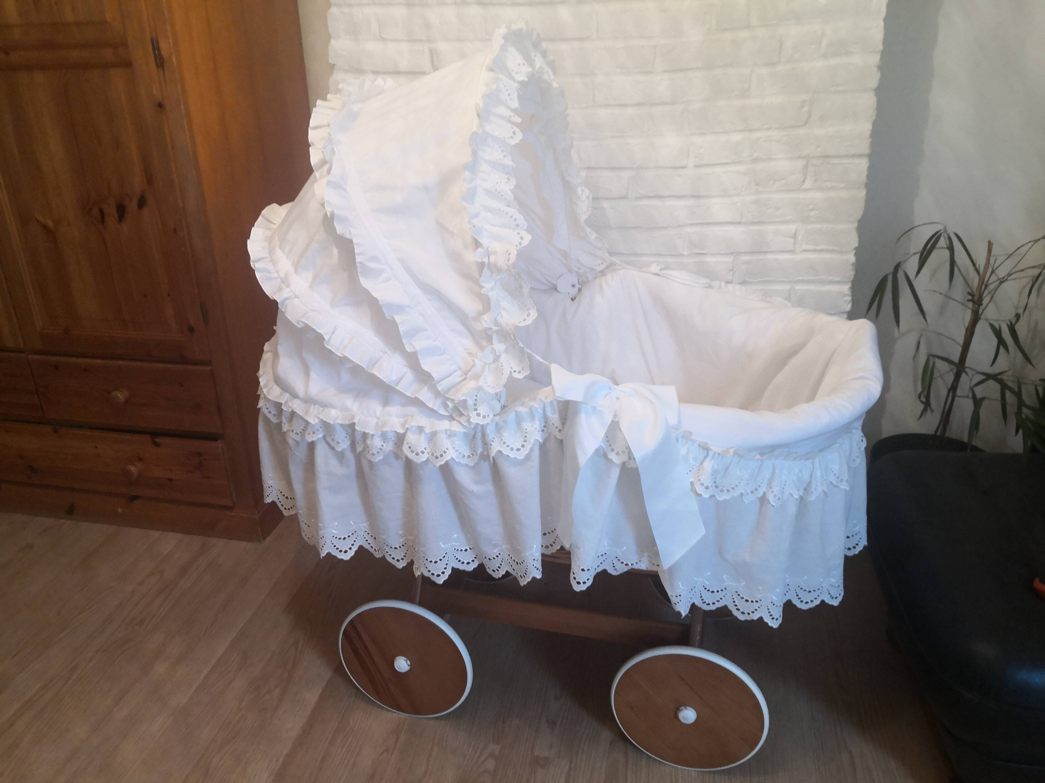 Wicker cradle