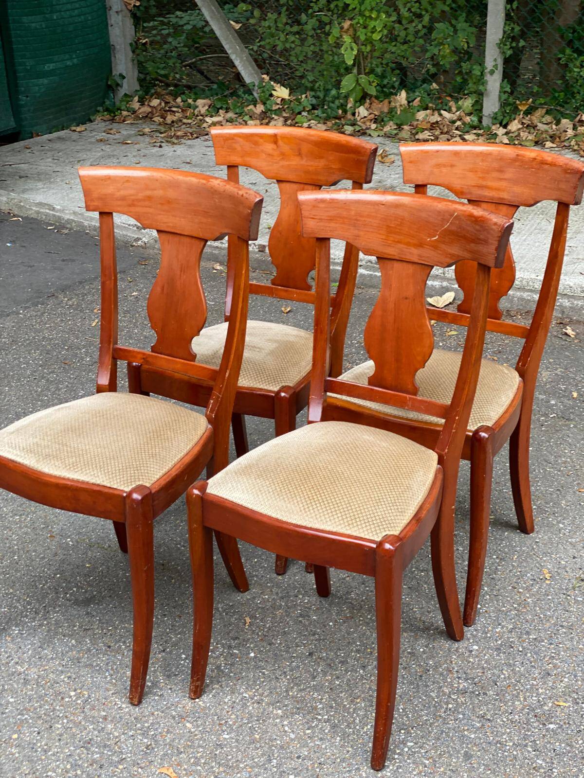 4 Landes chairs with solid wood crossbars and beige velvet fabric