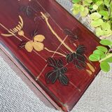 Glove box in lacquered wood