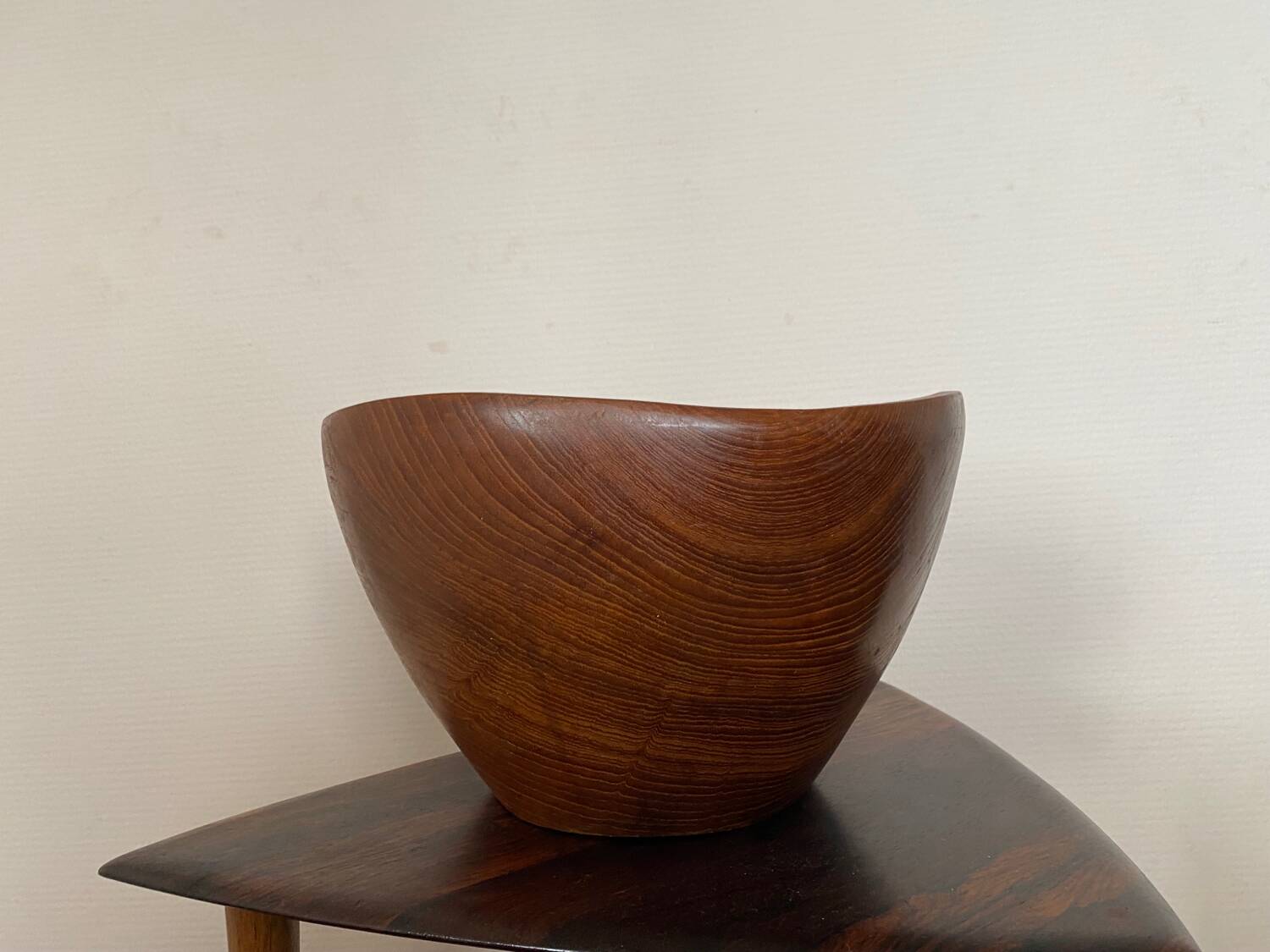Bol en teck moderniste du milieu du siècle, Danemark, années 1950