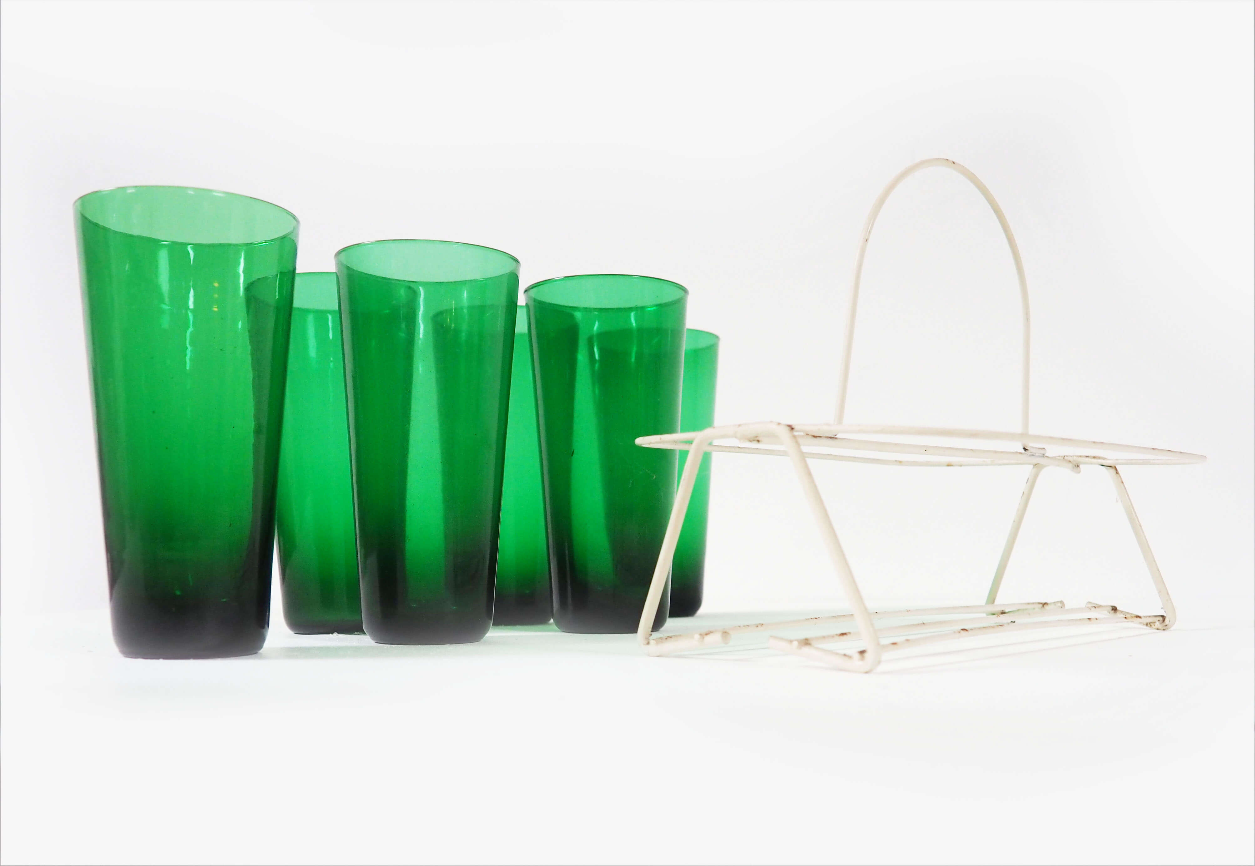 Glasses with metal basket