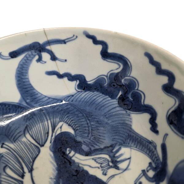 Chinese Porcelain Dragon Bowl Yongzheng, 1st half 18th century