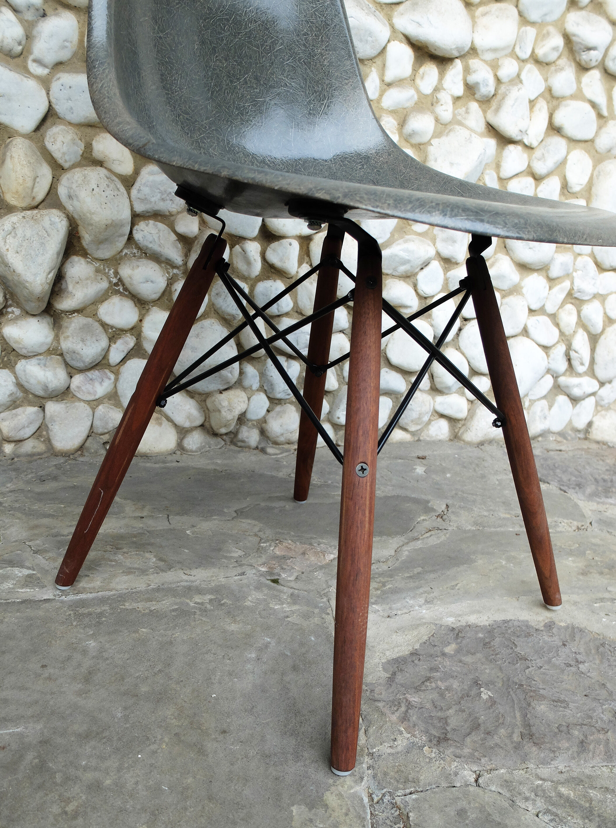 DSW Charles & Ray Eames Chair for Herman Miller Grey Elephant Grey Dowel
