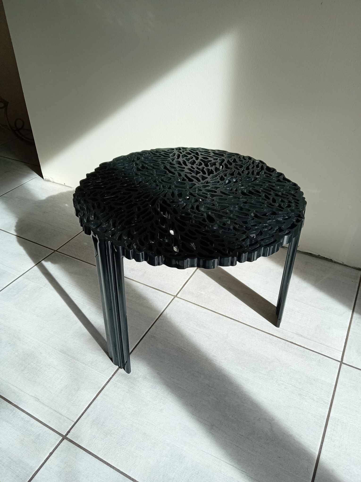 Flying coffee table Design by Patricia URQUIOLA for KARTELL