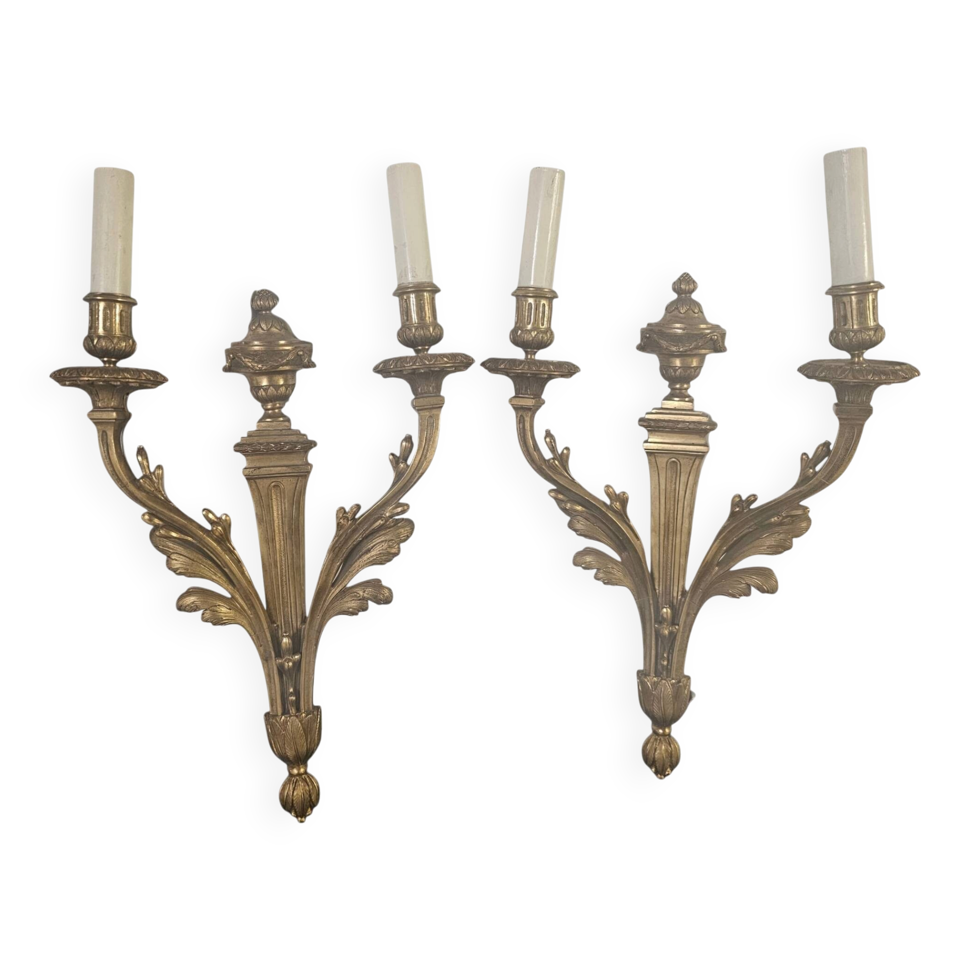 Paire d'appliques anciennes style Louis XVI — Bronze ciselé — 2 bras —