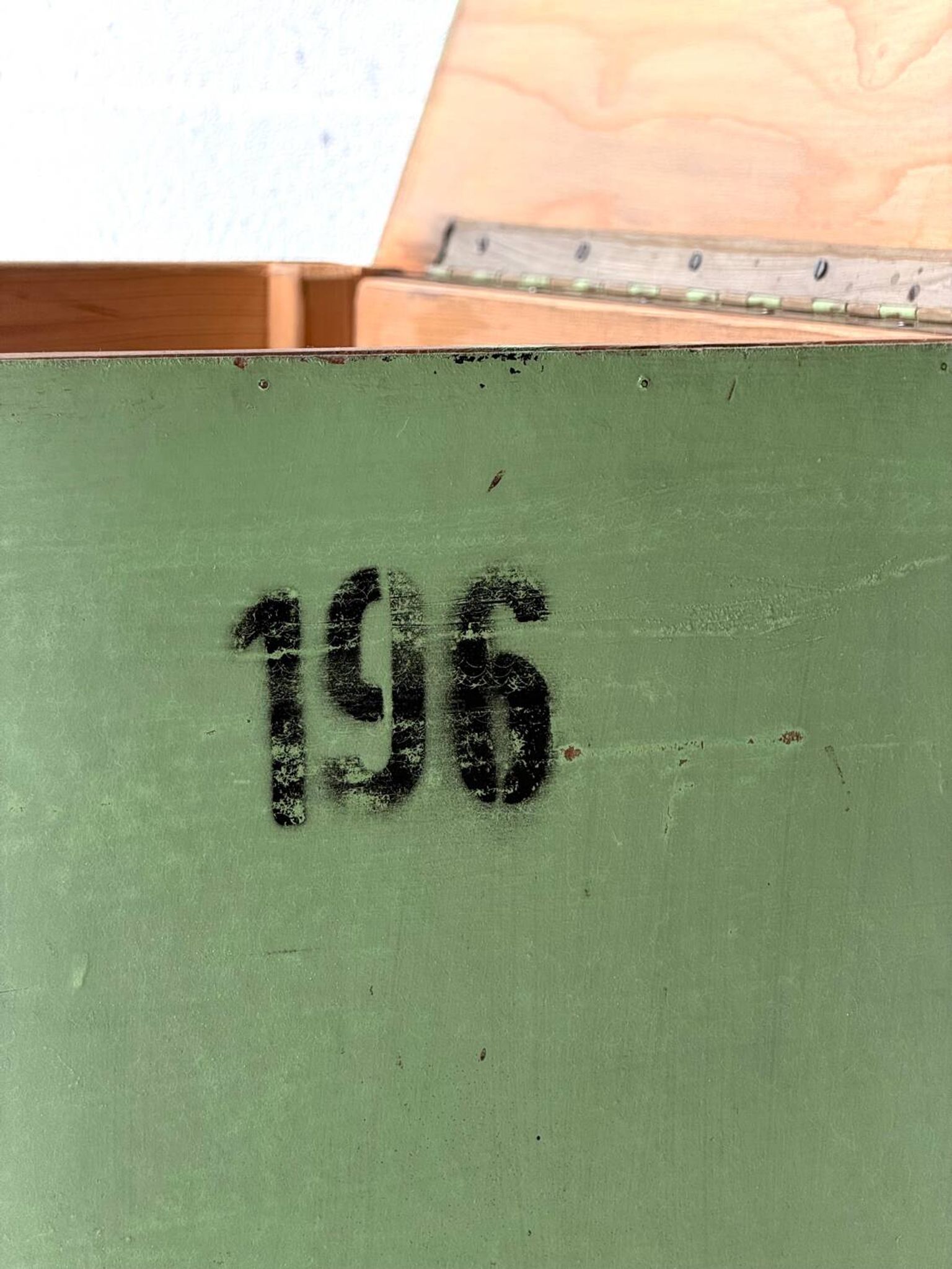 Table de rangement industrielle verte, années 1960