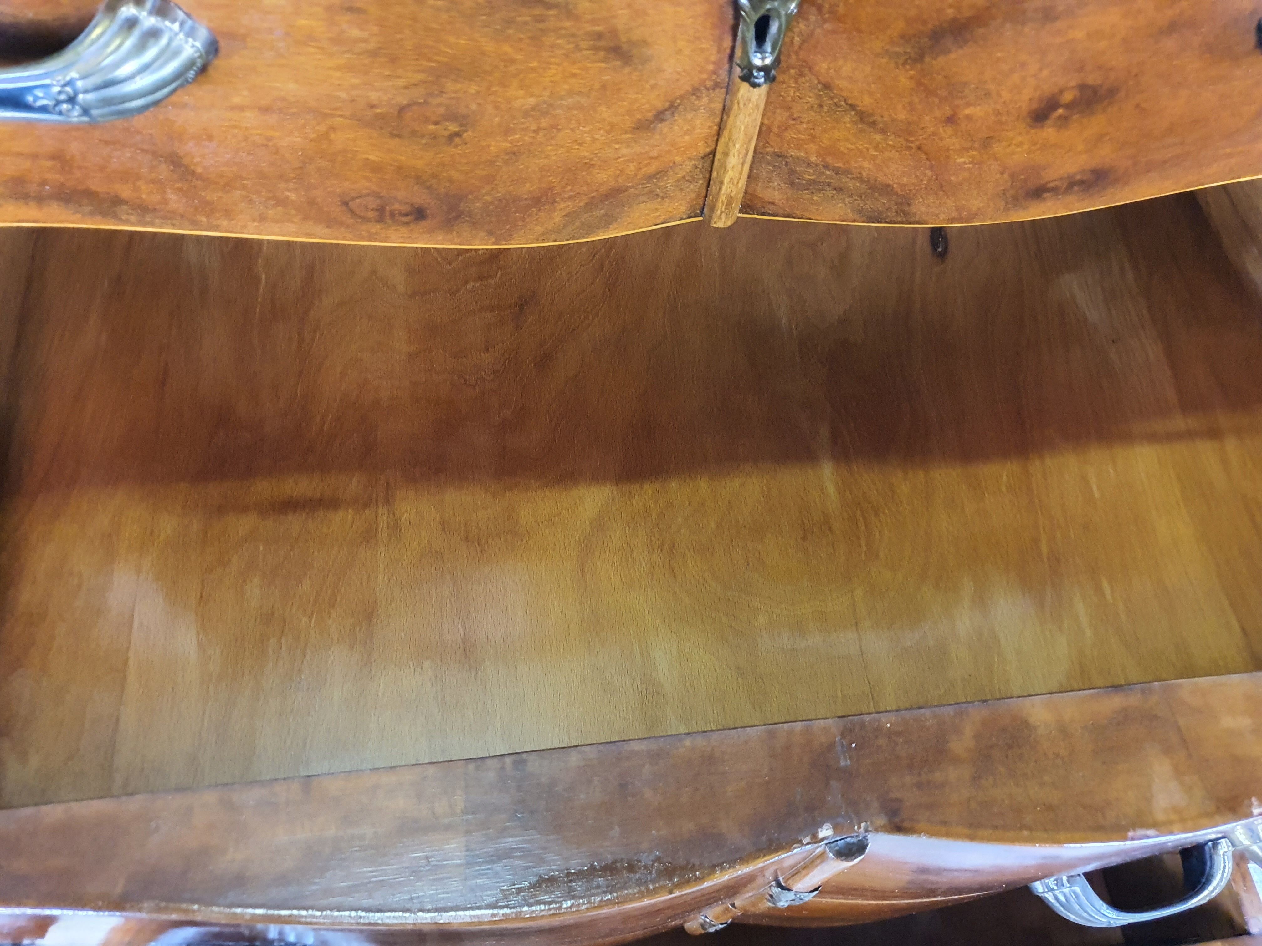 Art Decò Sideboard in Walnut