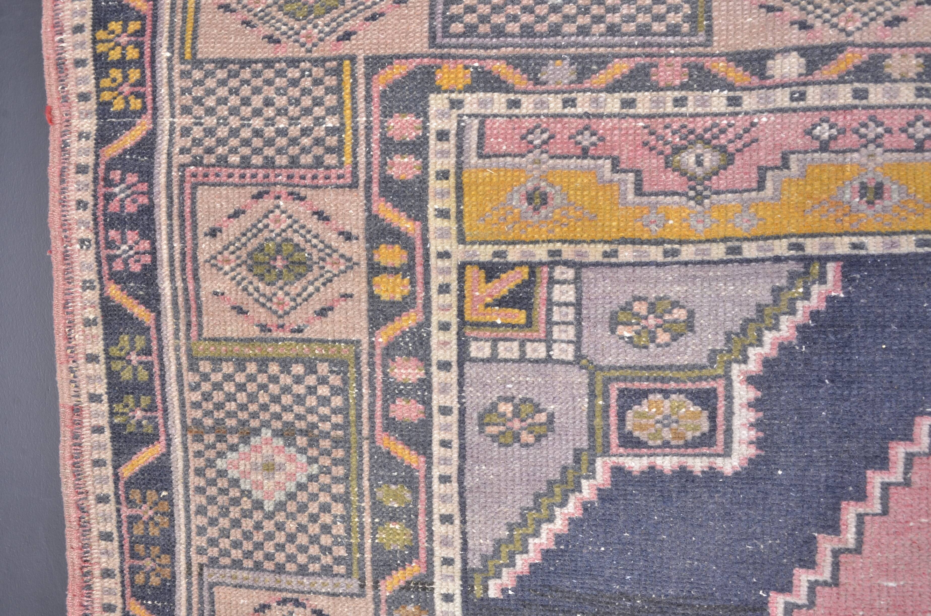 One a Kinf Of Unique Vintage Rug c837