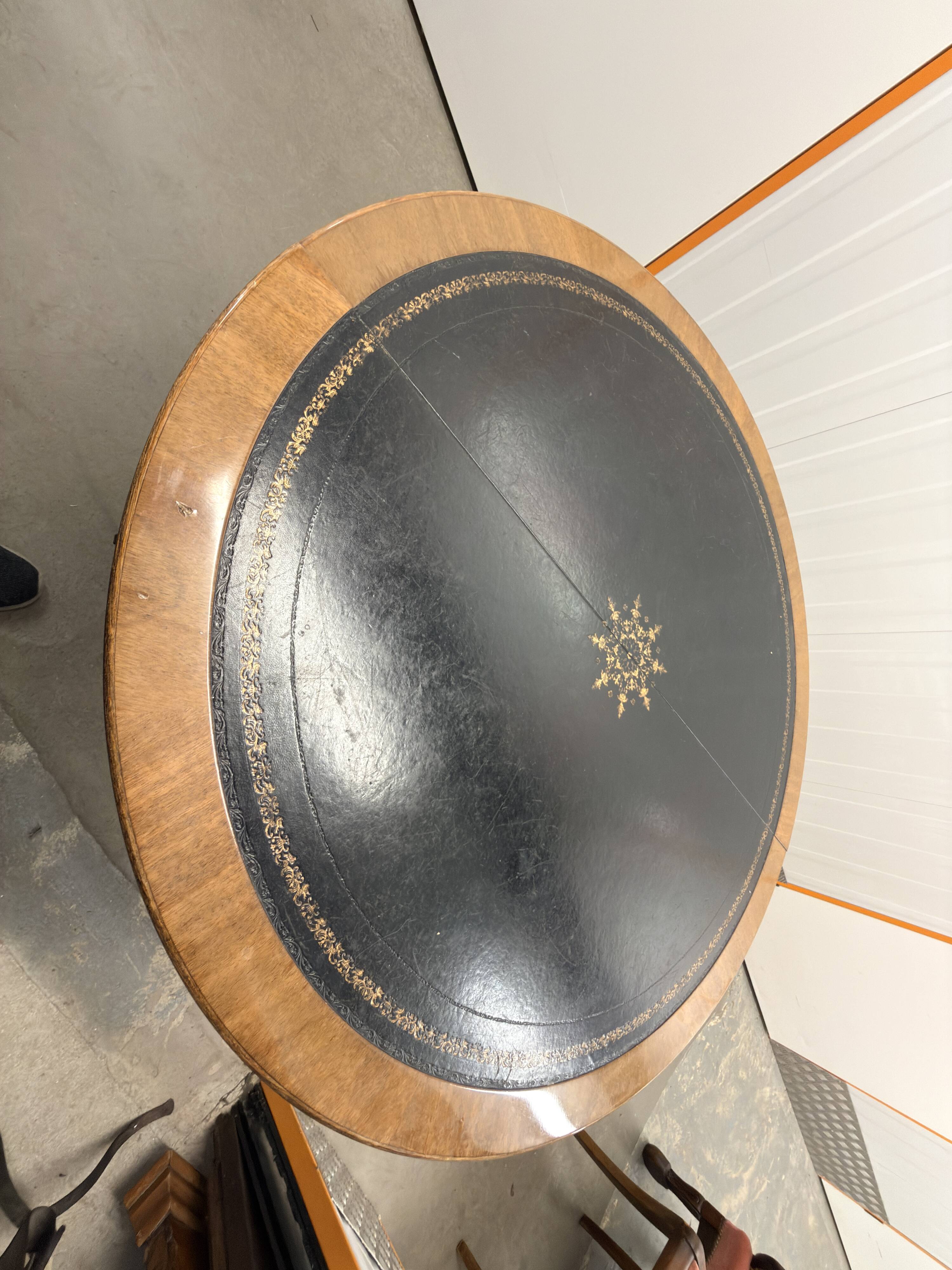 round dining room table