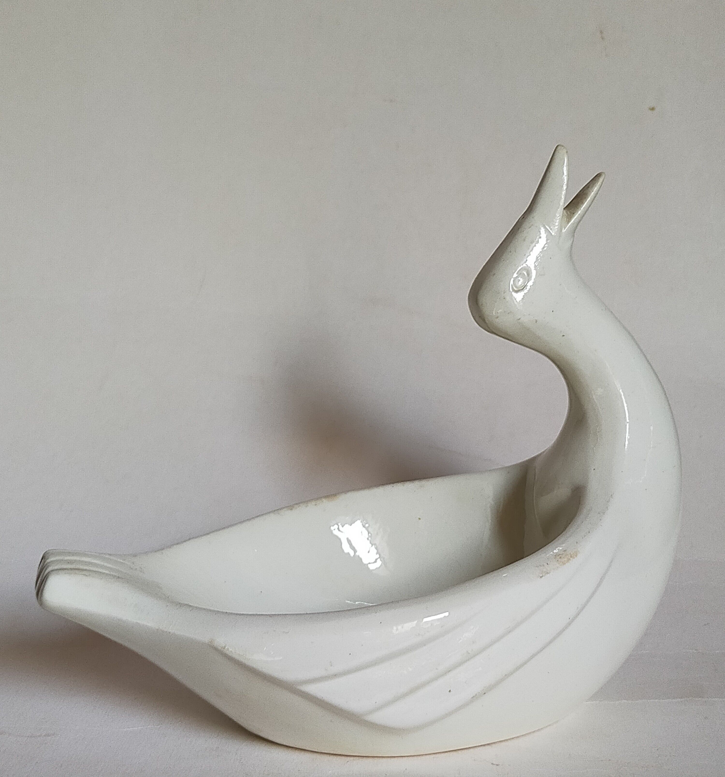 Empty pockets bird soap holder white ceramic Art-deco