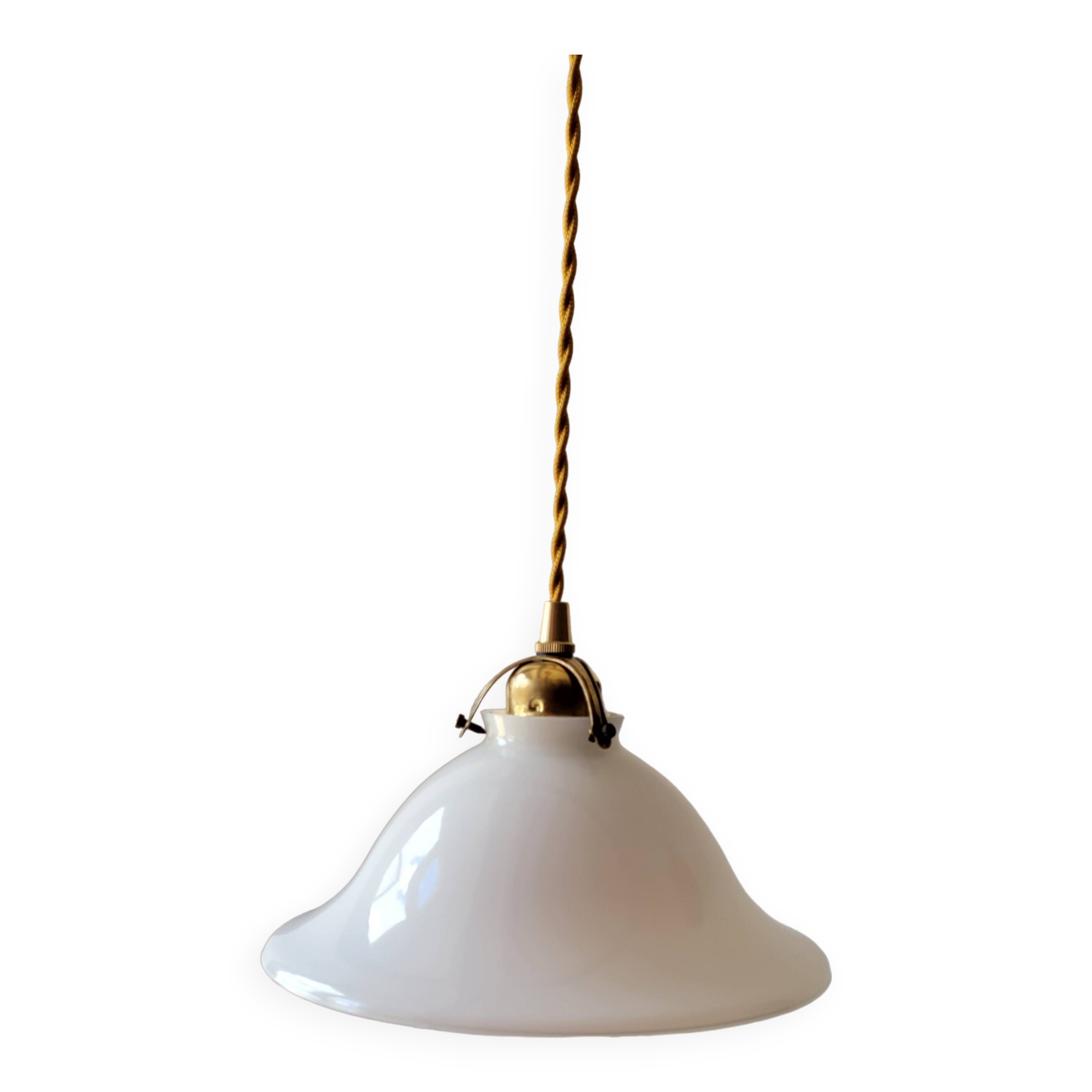 Suspension cloche en opaline blanche
