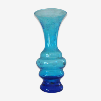 Vase ancien en verre gravé