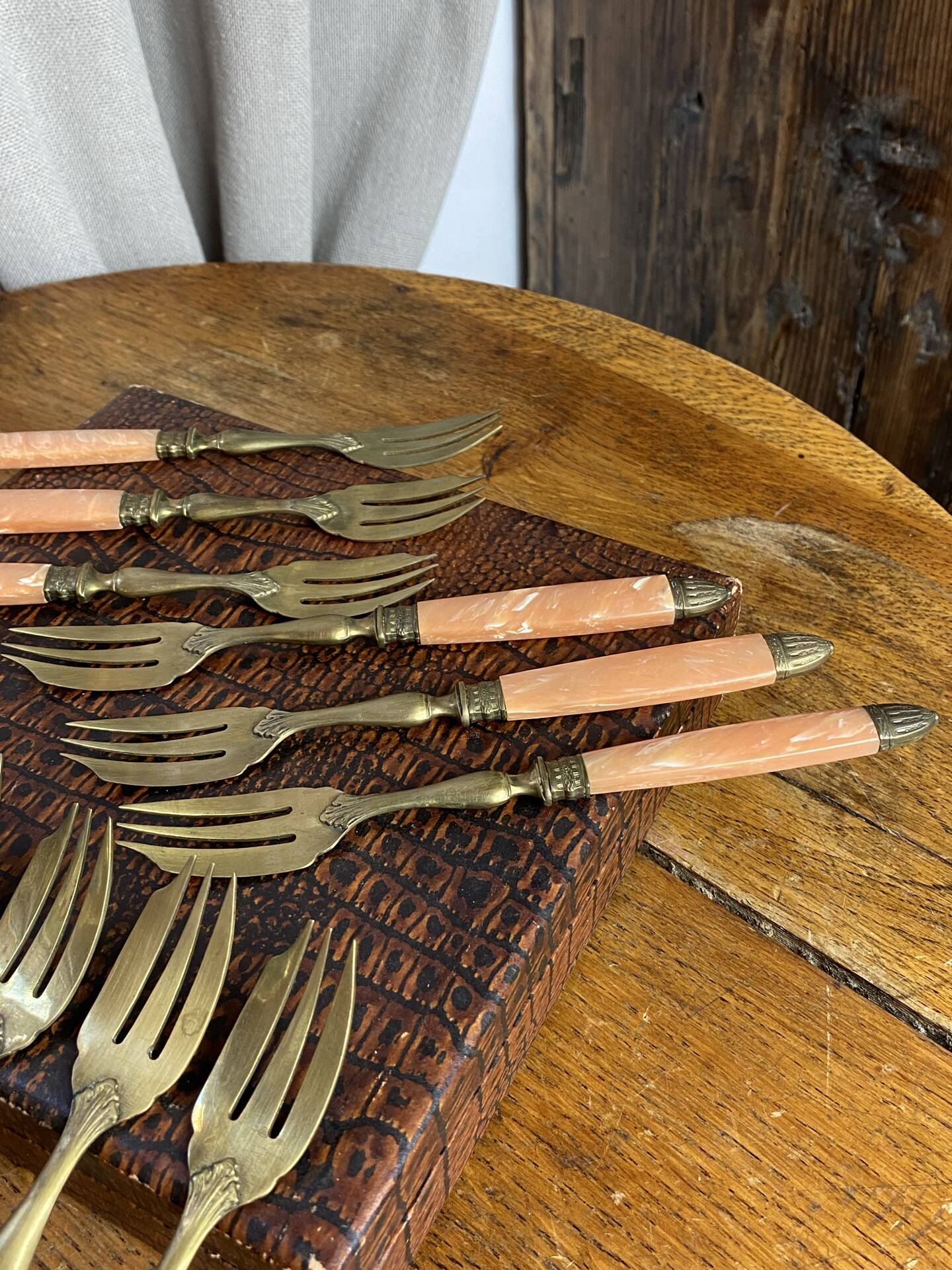 Dessert forks in brass and Bakelite in their case.