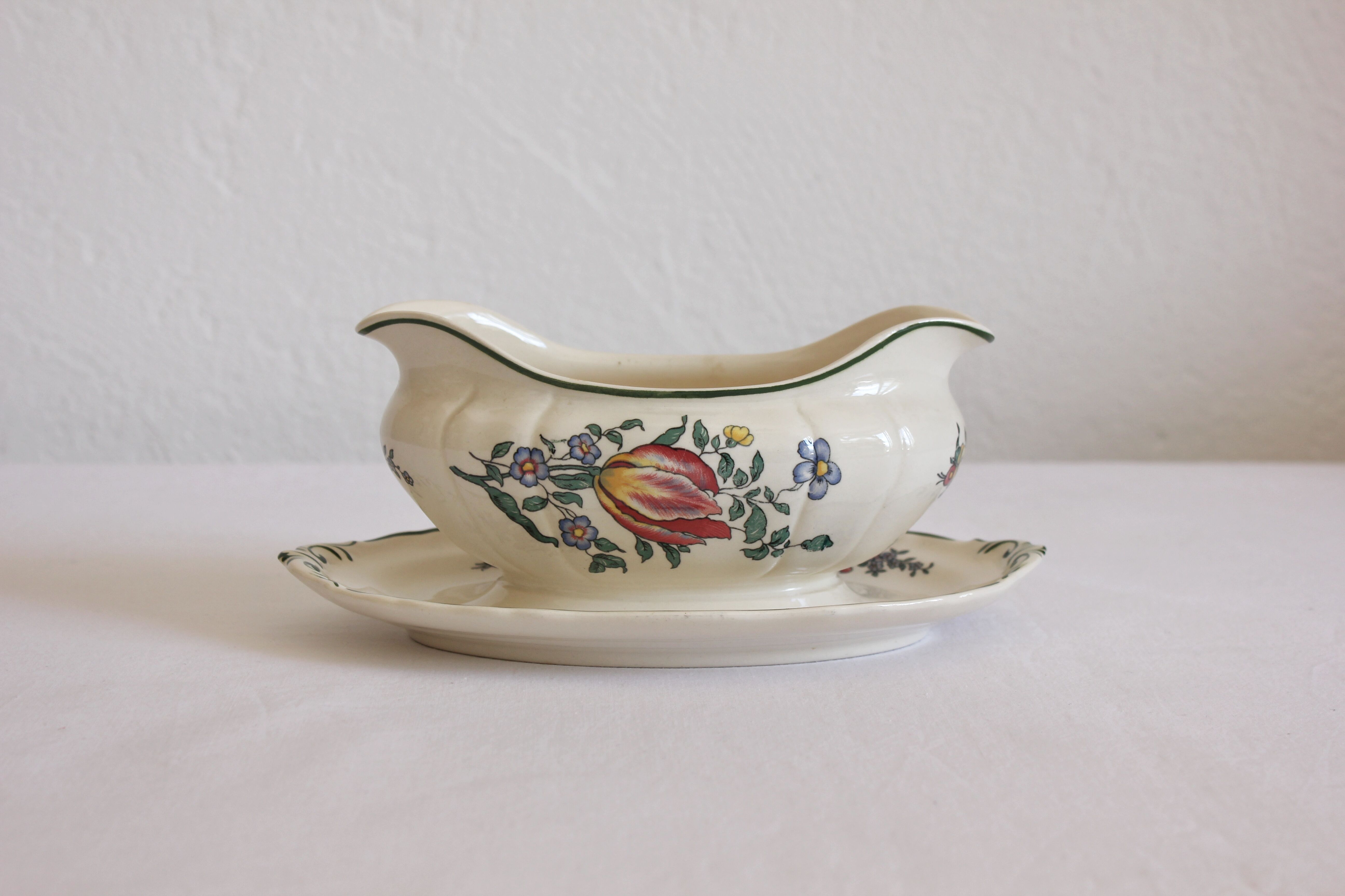 Vintage earthenware sauce boat "Alt Strassburg" or "Old Strasbourg" Villeroy & Boch