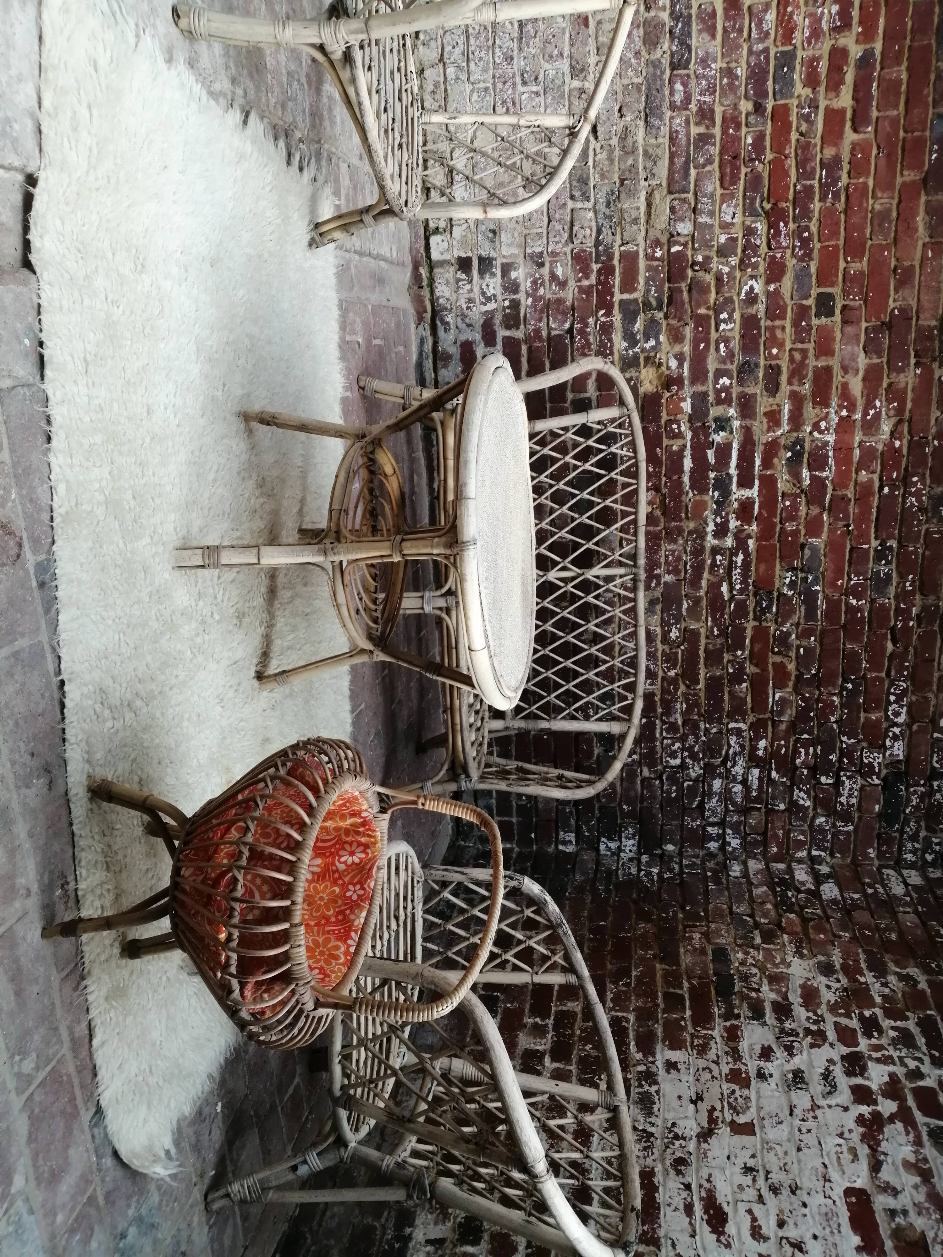 Set living room armchairs sofa, table and seamstress in vintage rattan