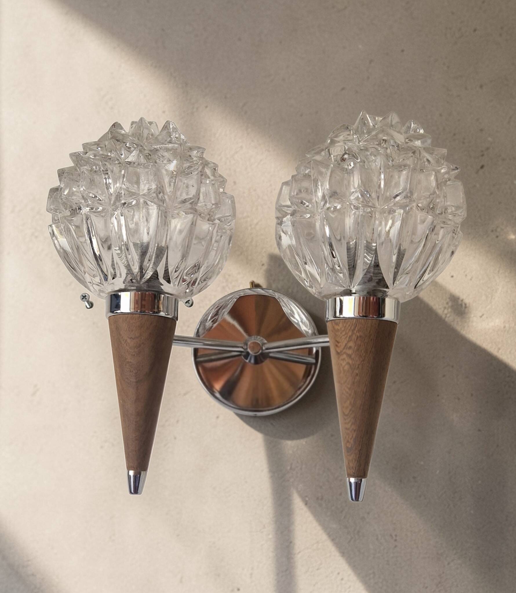 Applique murale double style scandinave - Verre moulé et teck - 1960
