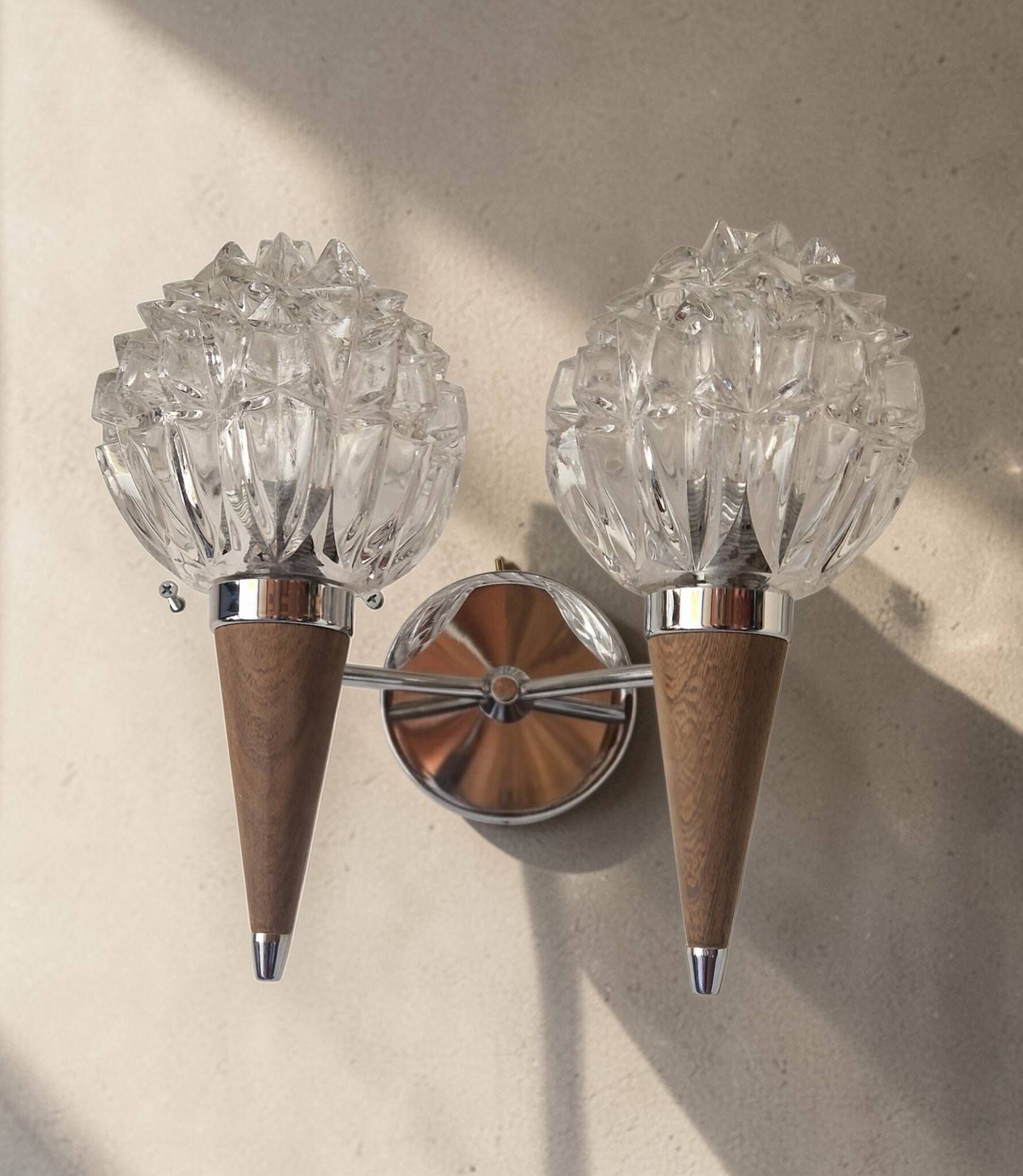 Double wall lamp in Scandinavian style - moulded glass and teak - 1960