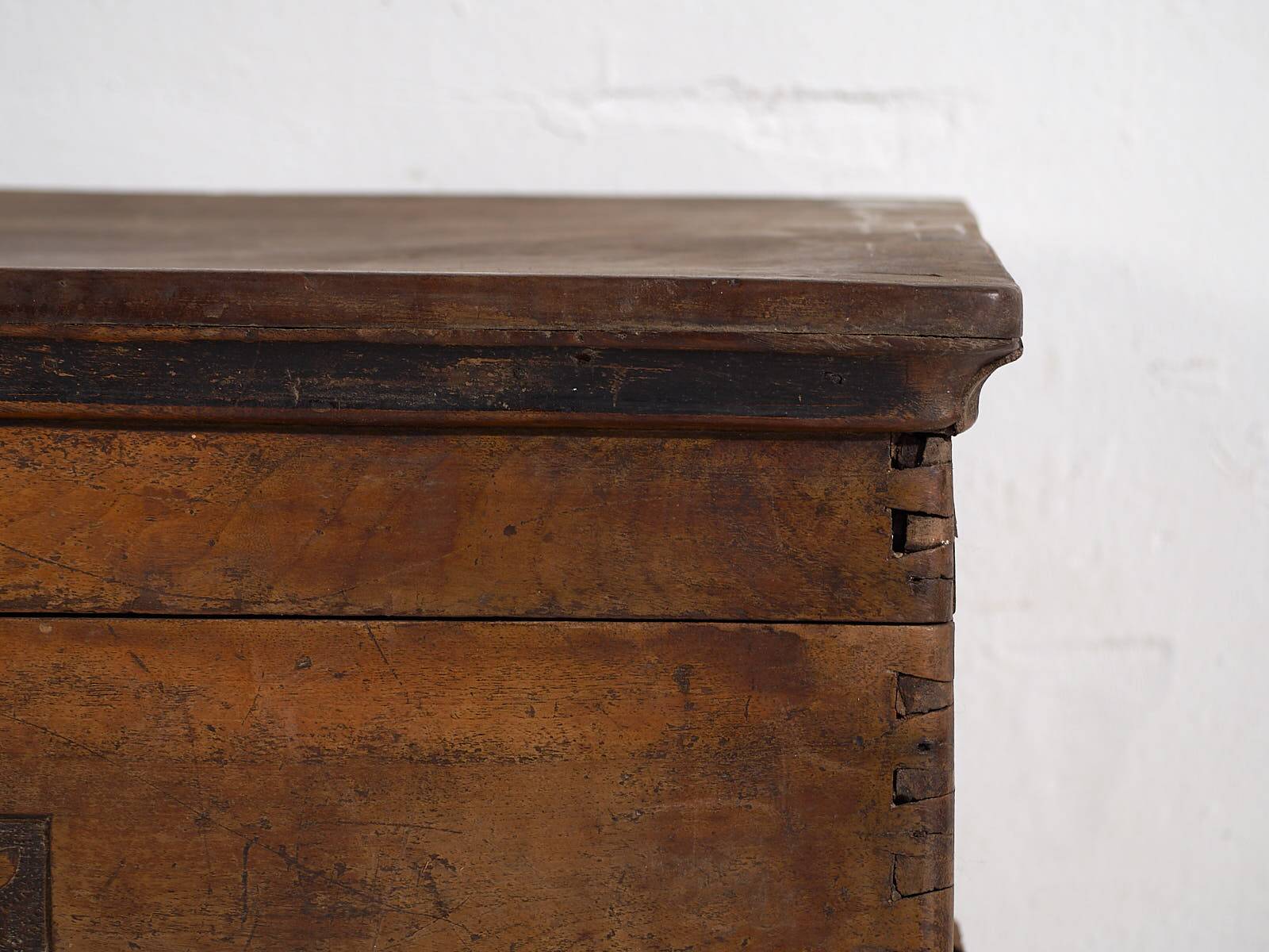 Antique chest with engraved floral motifs (c.1850)