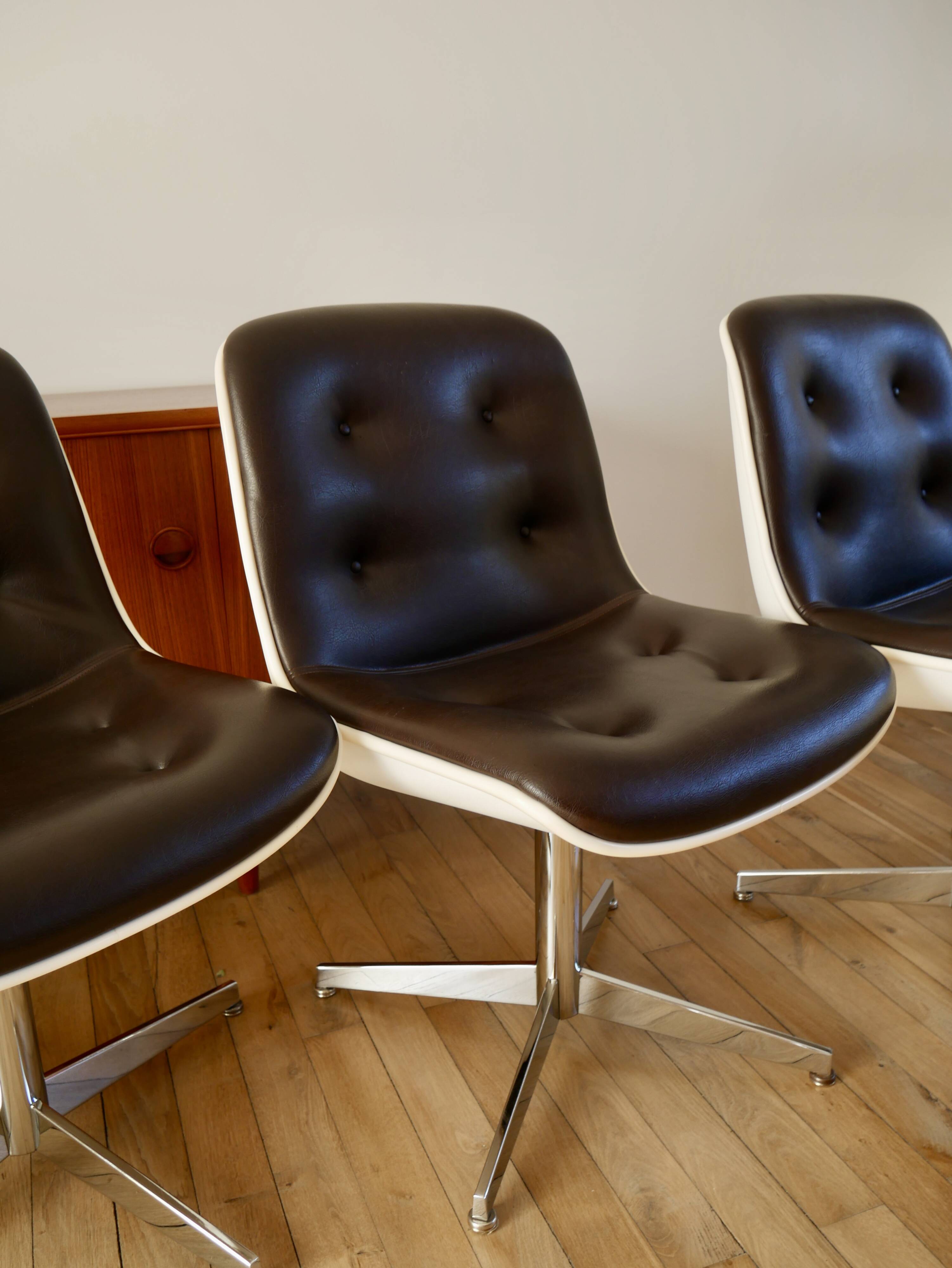 Set of 4 Executive Strafor shell chairs in leather, plastic and chrome 1970s