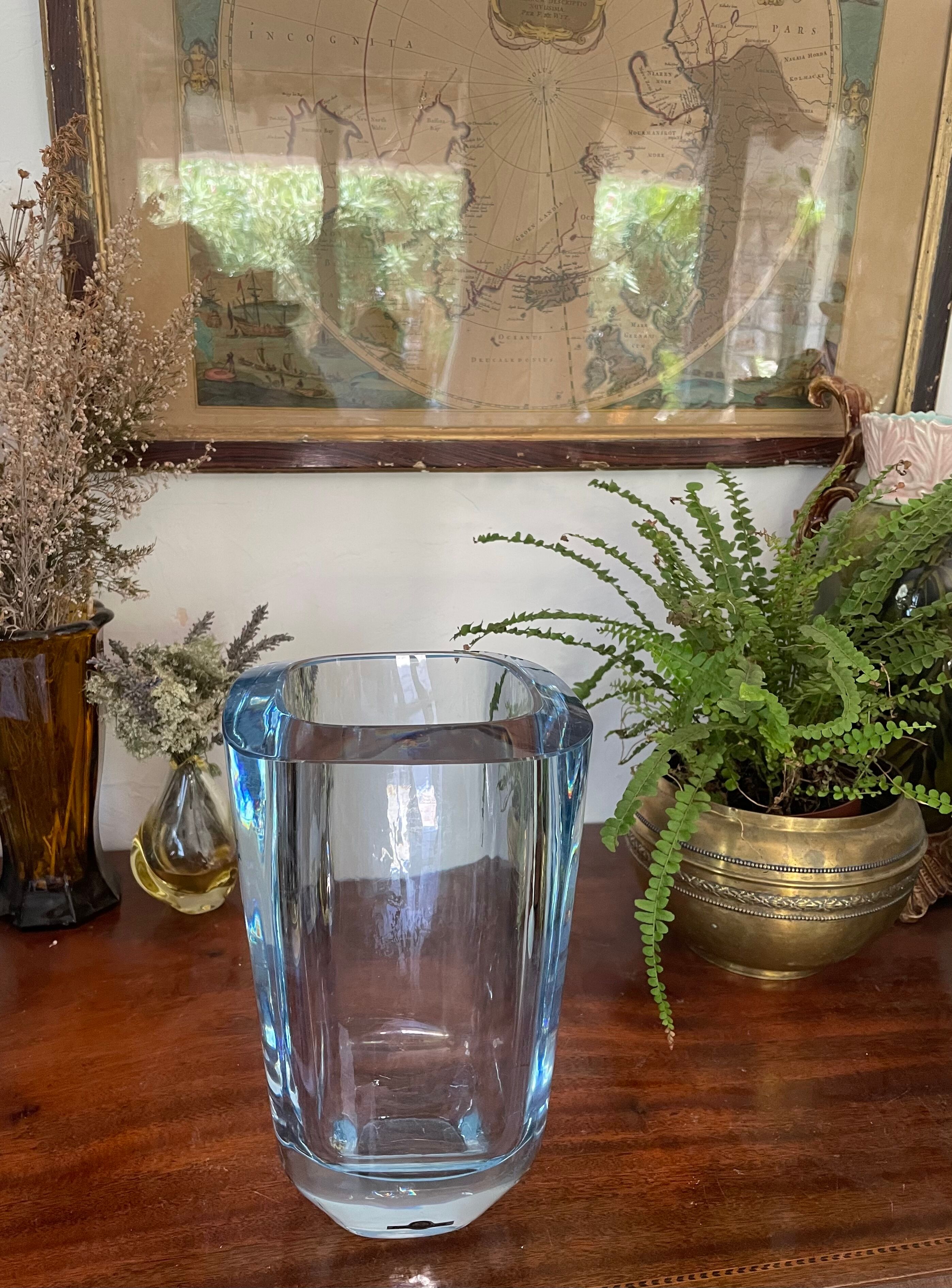 Scandinavian crystal vase from Strombergshyttan 26cm
