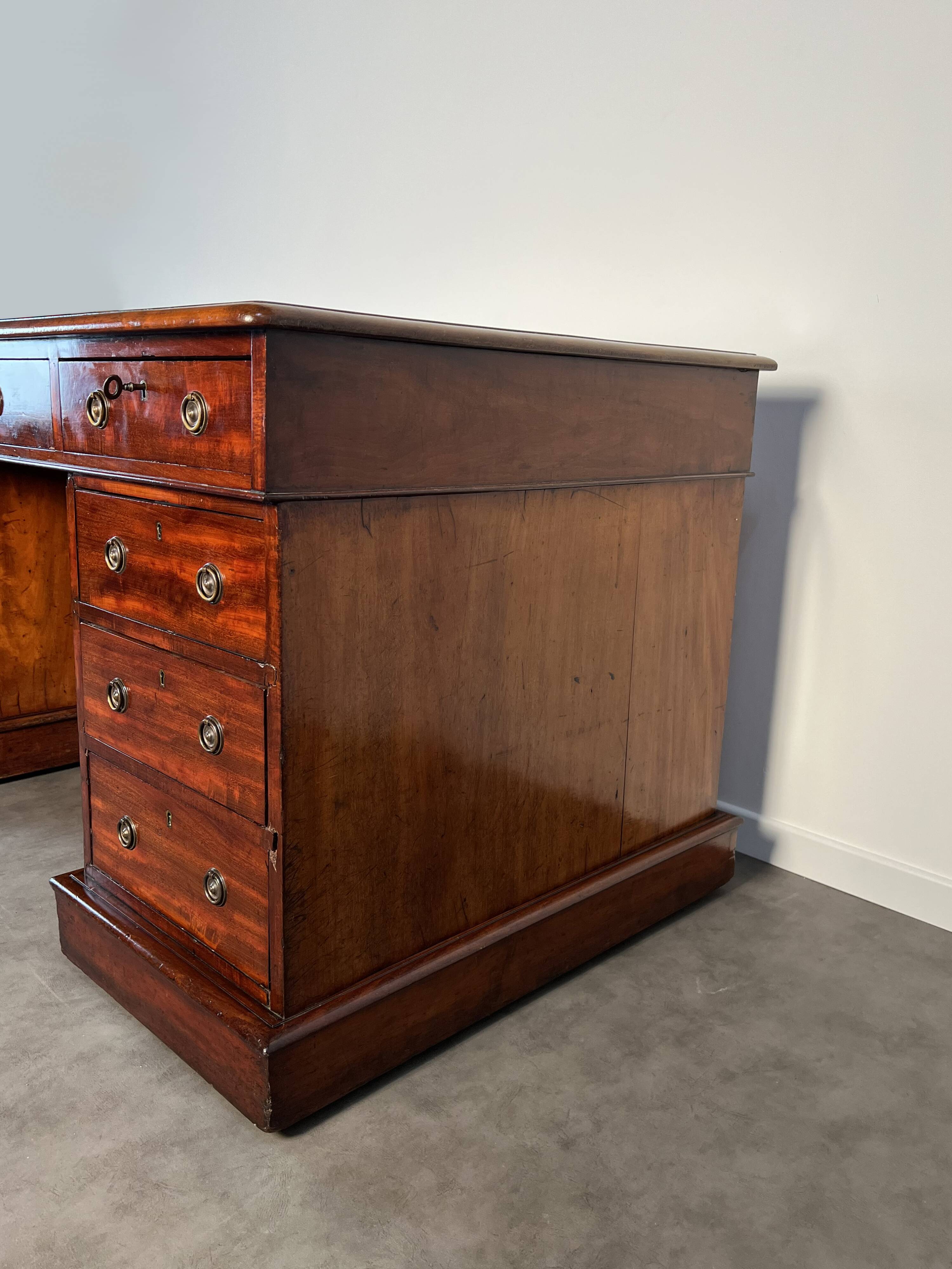 Bureau à caissons - acajou époque victorienne pedestal desk Angleterre XIXe