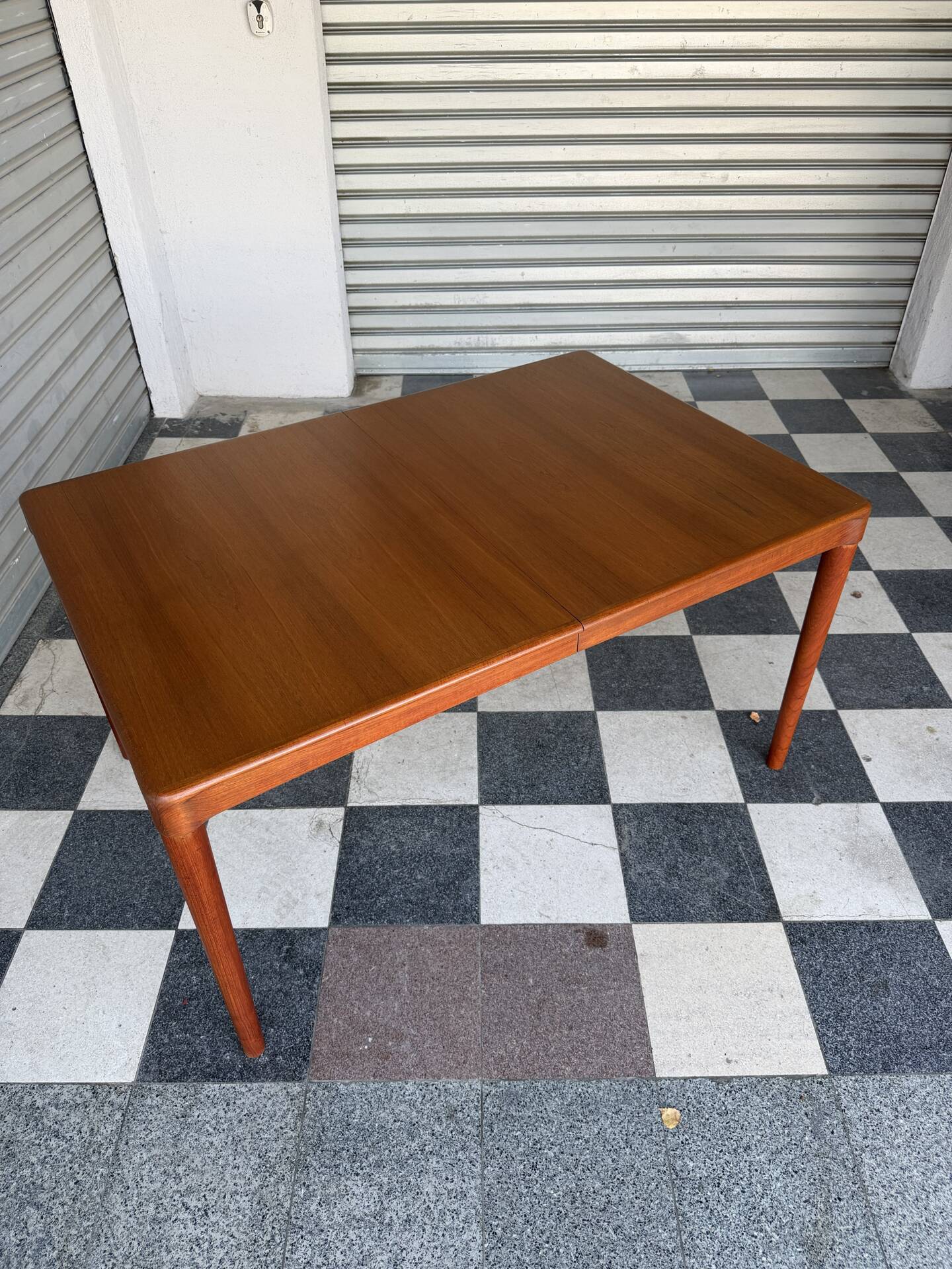 Table danoise en teck HW Klein pour Bramin