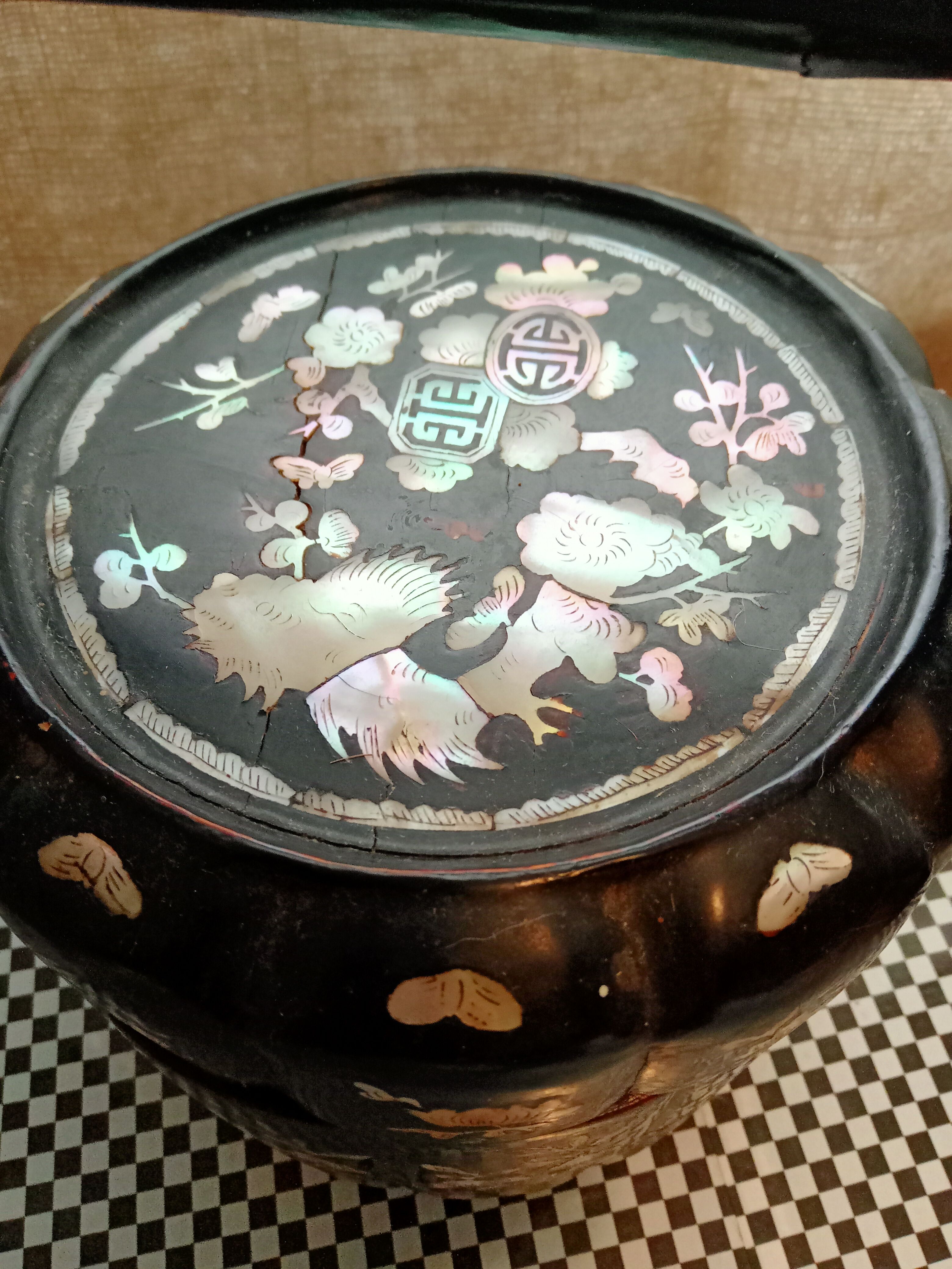 Box in lacquer and mother-of-pearl Tonkin 19th