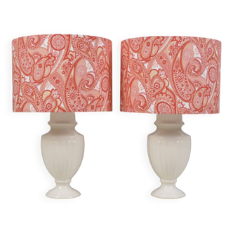 Lot de 2 lampes de chevet en céramique avec abat-jour à motif cachemire.