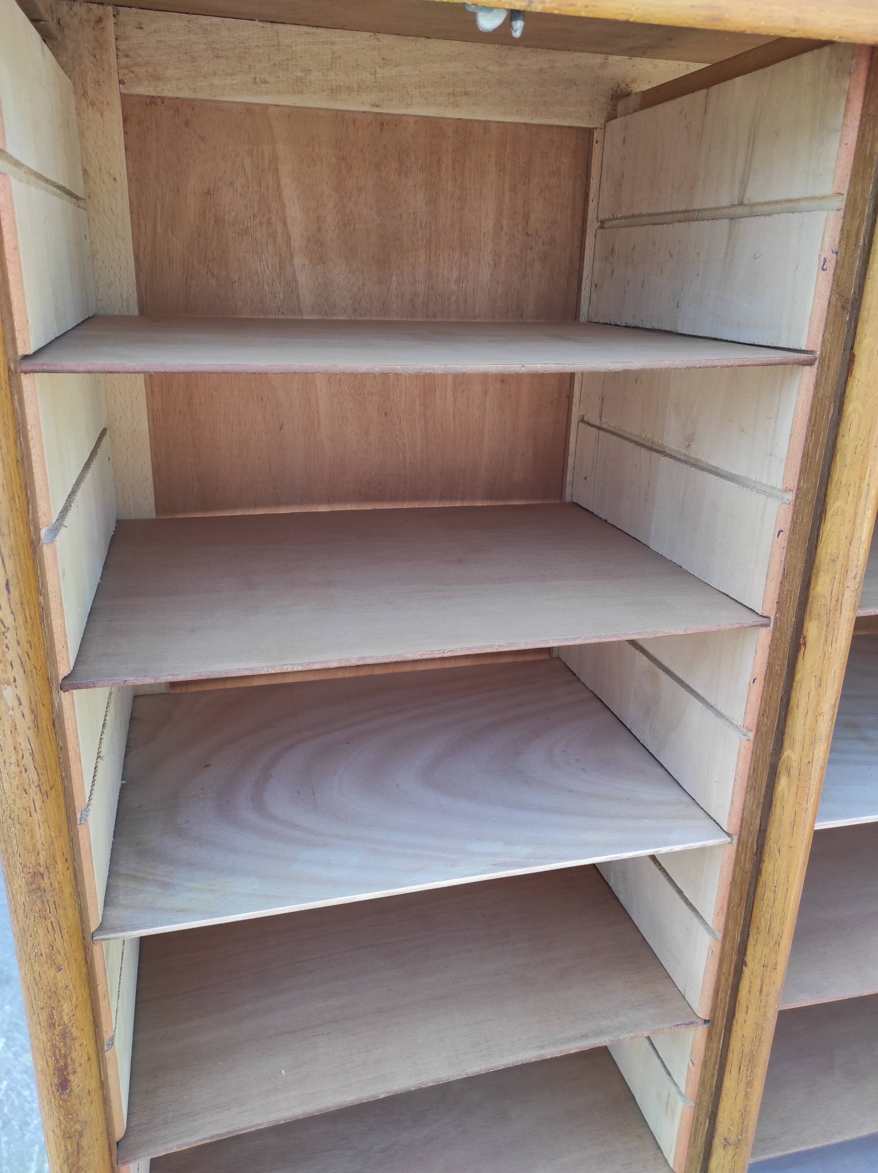 Filing cabinet 2 curtains 30 years 40