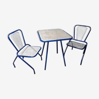 Folding chairs and table