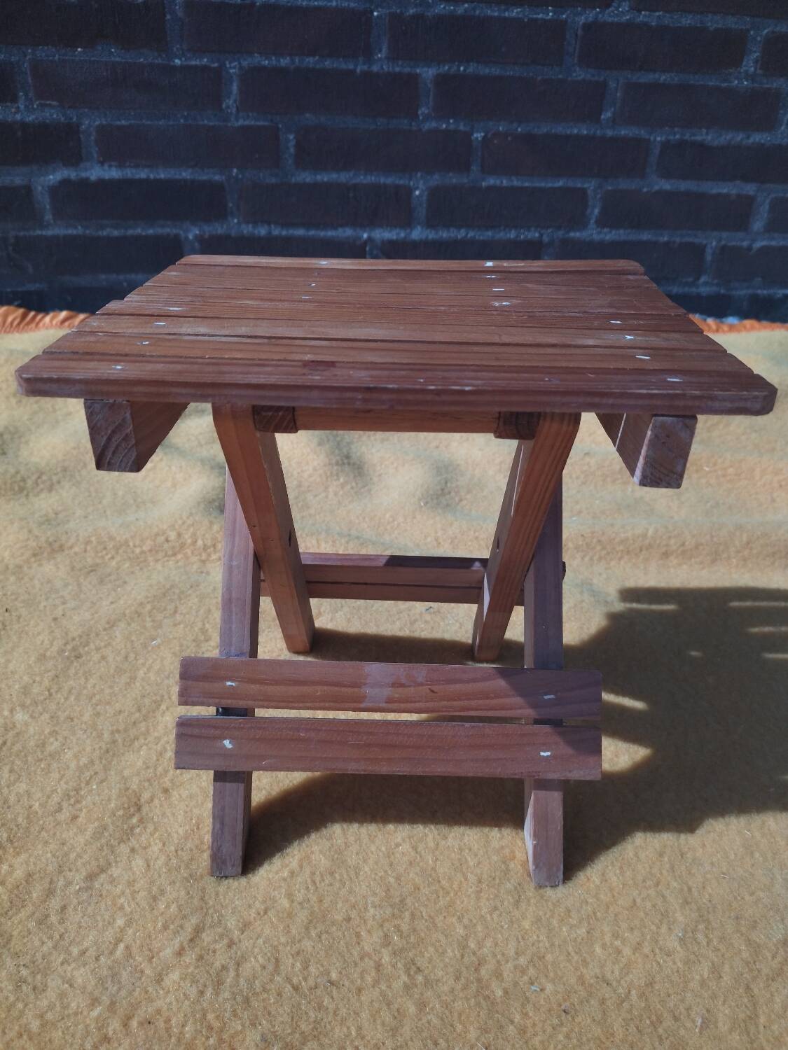 Foldable stool/plant holder