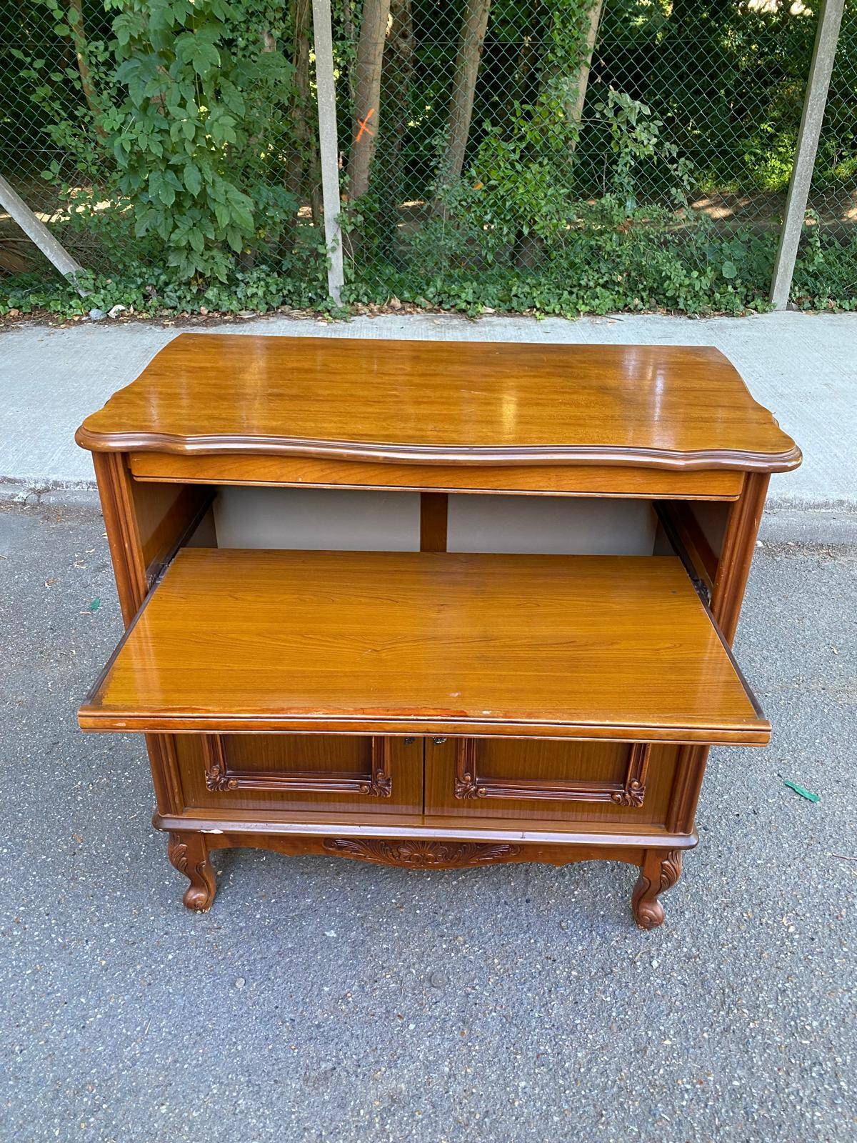 Louis XV wooden sideboard with 2-door TV cabinet