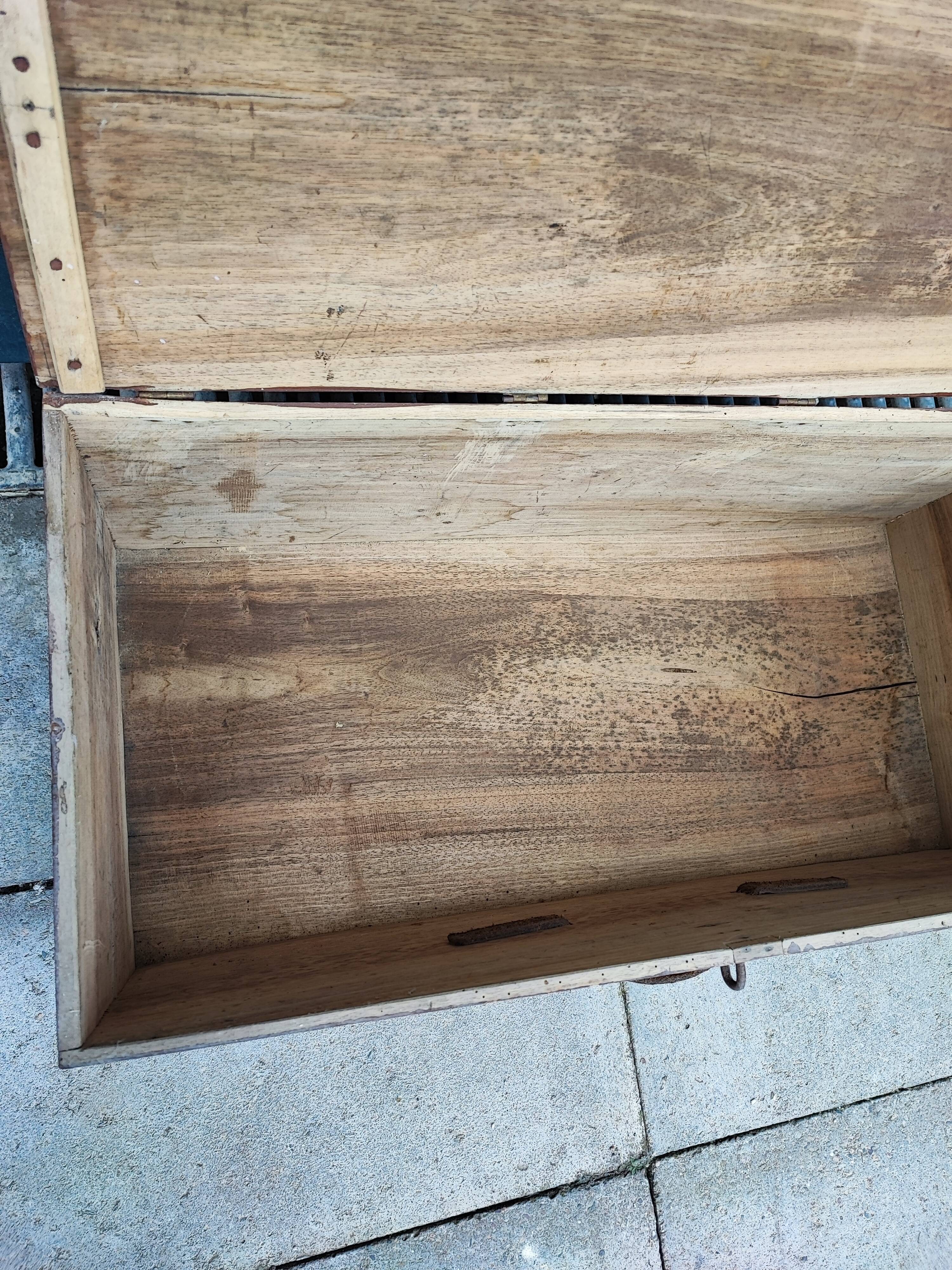 Wooden travel trunk chest