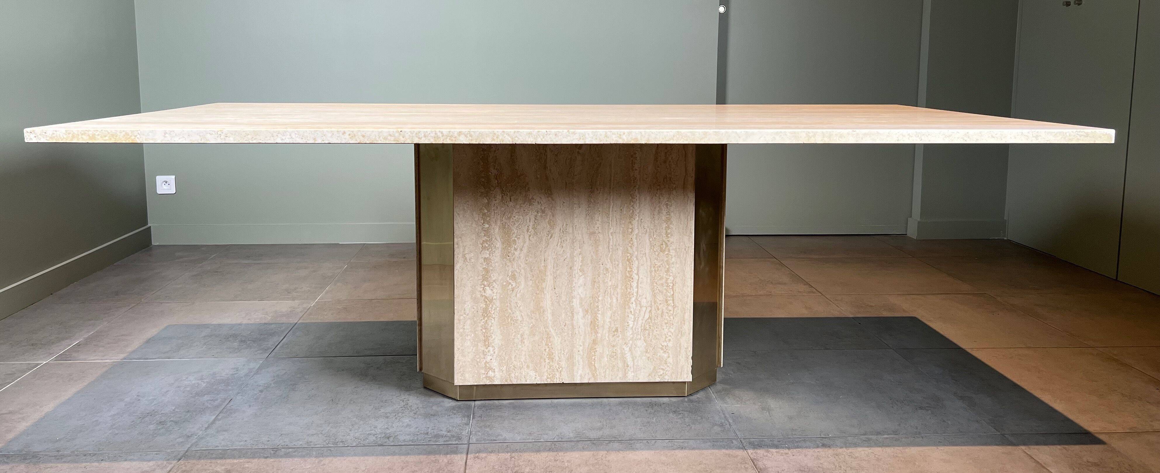 Dining table in travertine and brass. French work. Around 1970.